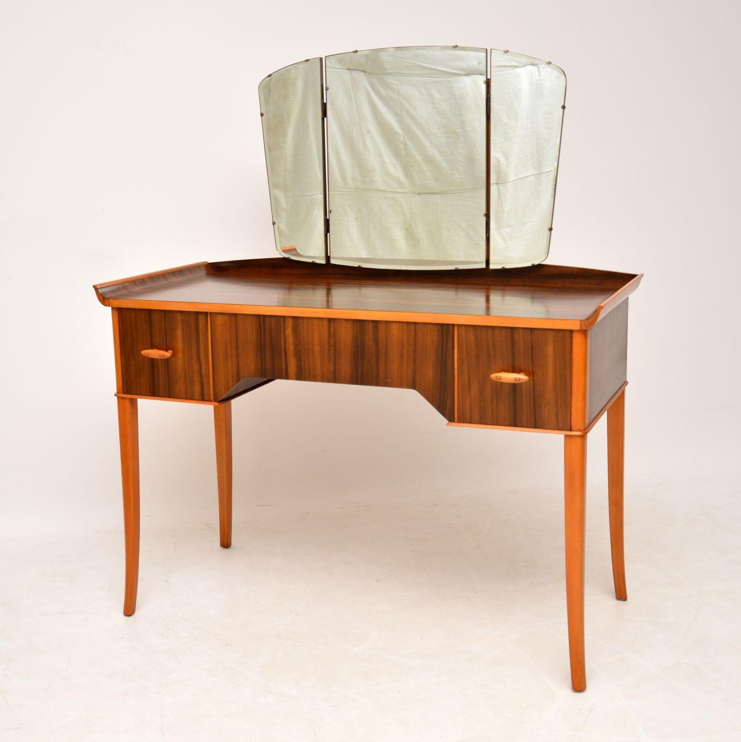 A stunning and top quality vintage dressing table, beautifully made from walnut contrasted with beech. This was made by Vesper furniture in England, it dates from the 1950-1960s. The design is lovely, with slender tapered legs and very interesting