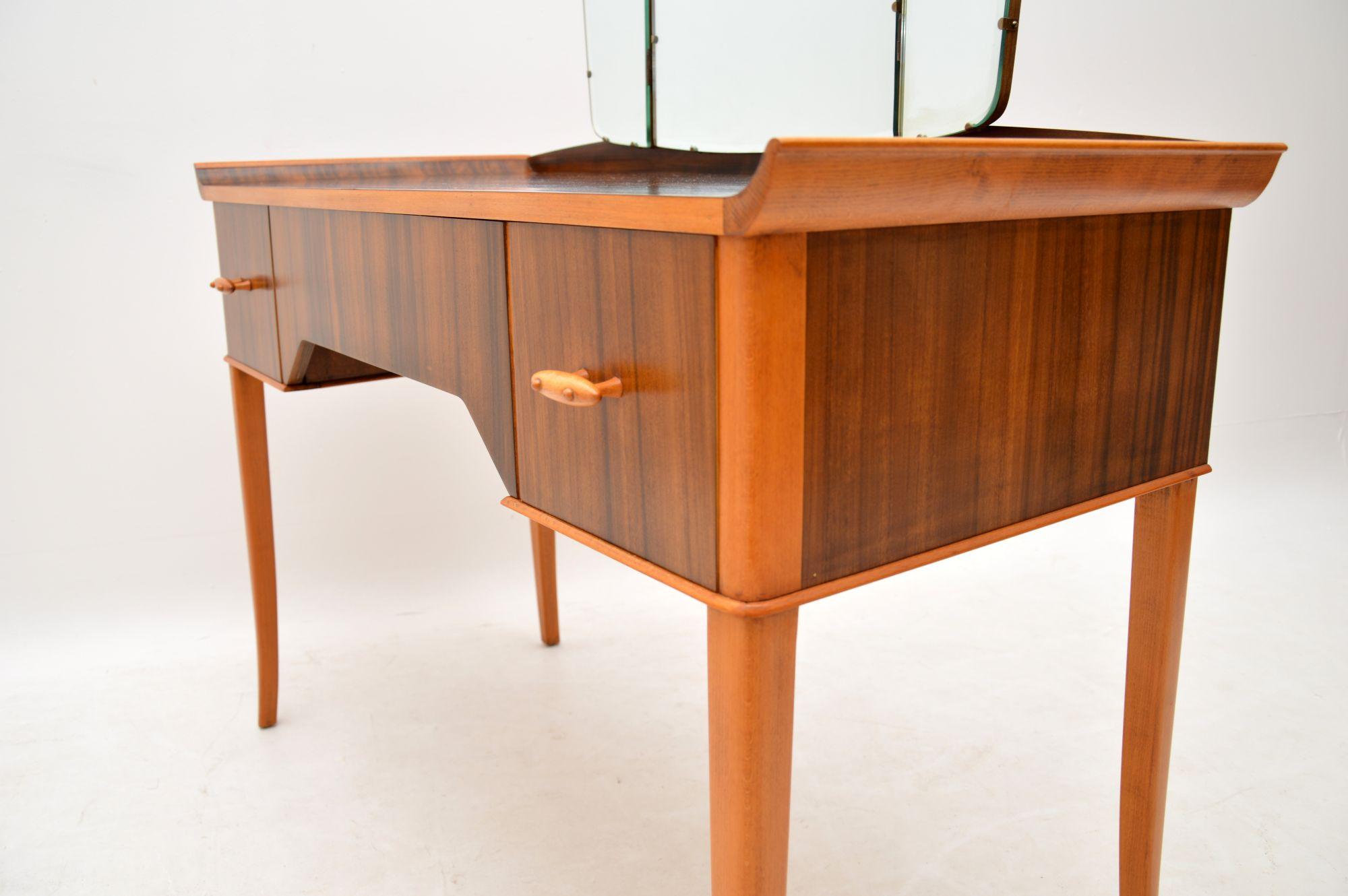 1950s Vintage Walnut Dressing Table In Good Condition In London, GB