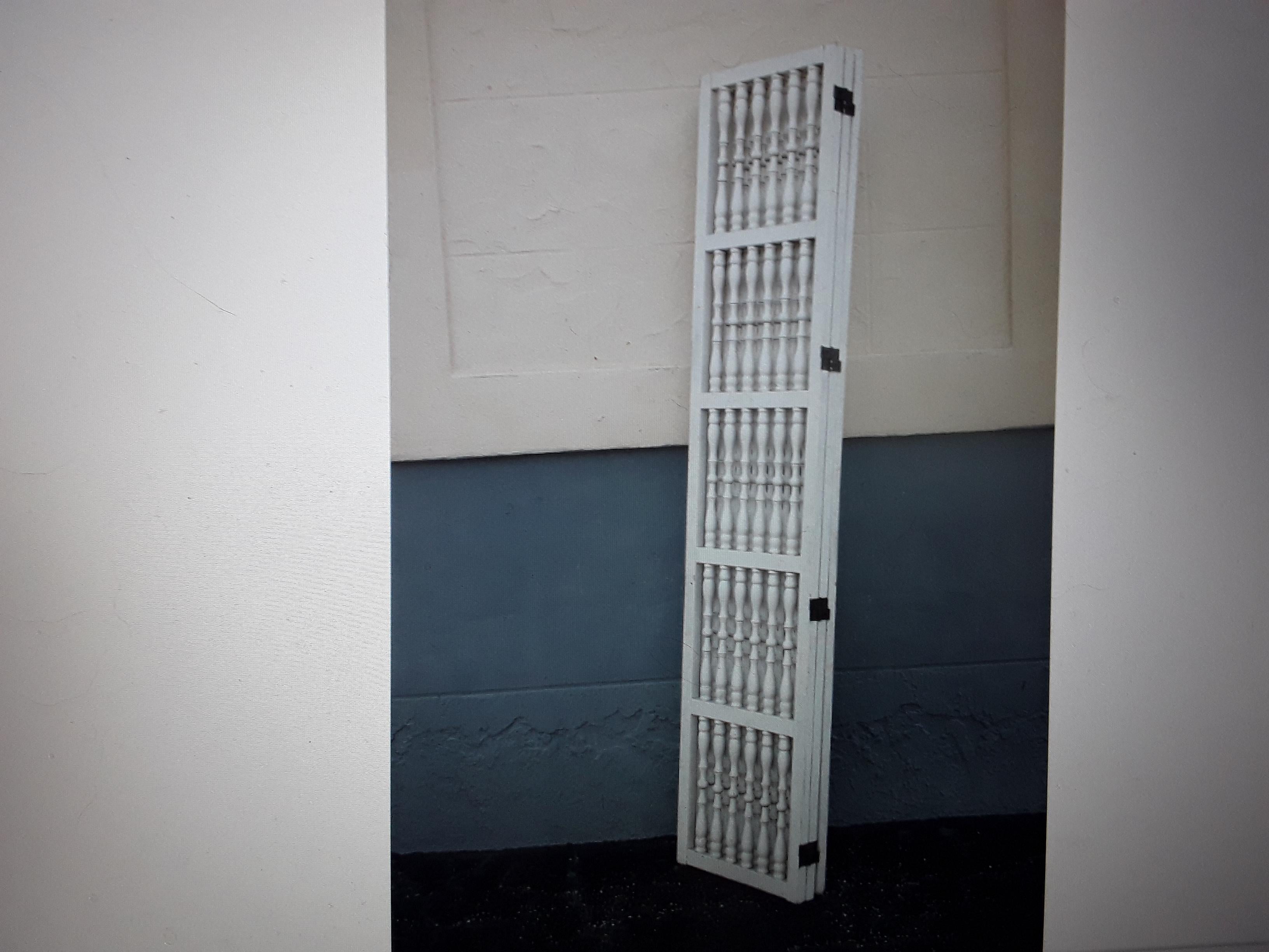 Mid-Century Modern 1950's Vintage White Turned Wood Room Divider Screen  For Sale