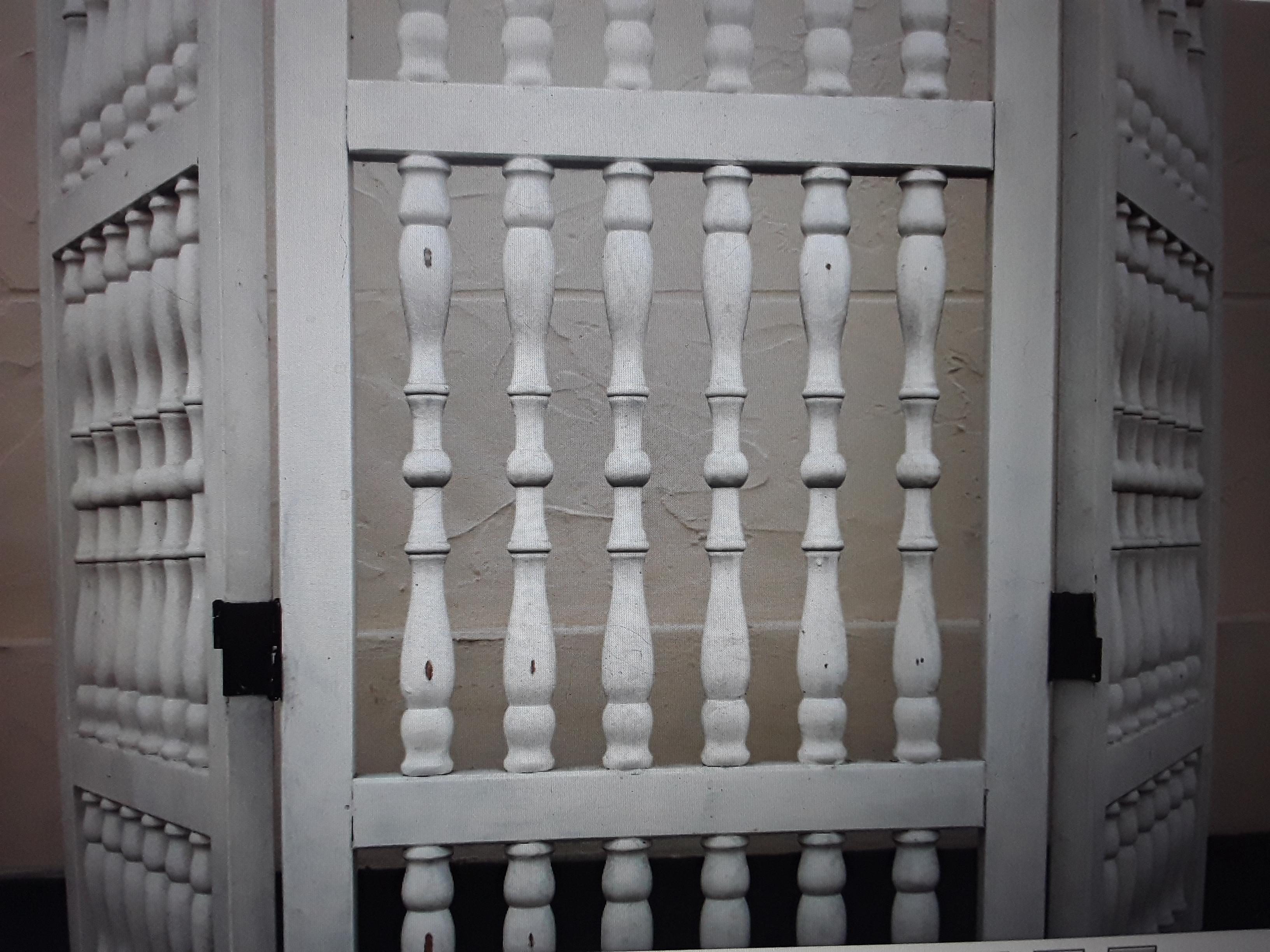 Mid-20th Century 1950's Vintage White Turned Wood Room Divider Screen  For Sale