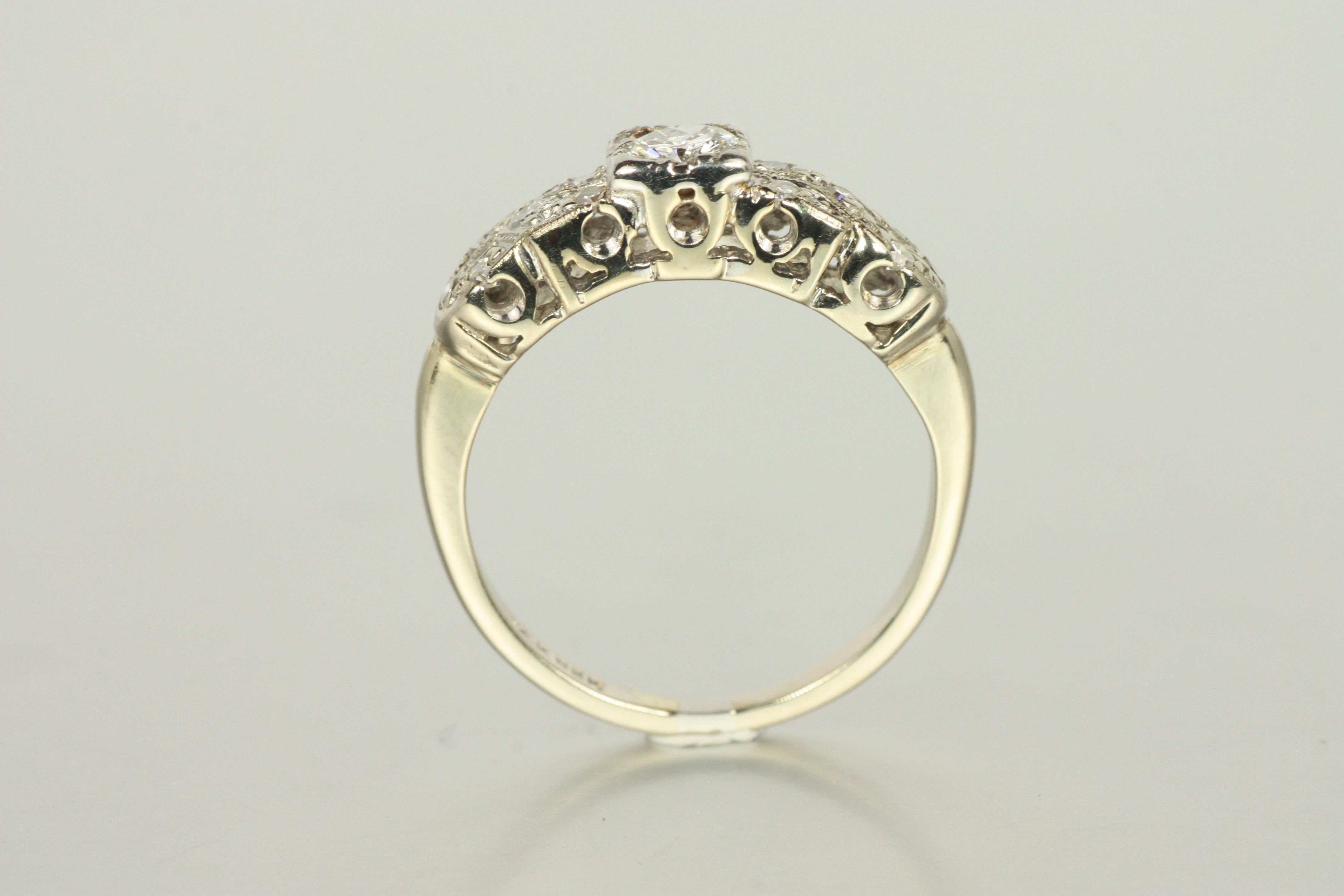 Anello di fidanzamento con diamante intrecciato vintage degli anni '50 - design a fascia elicoidale in oro bianco 14K in vendita 2