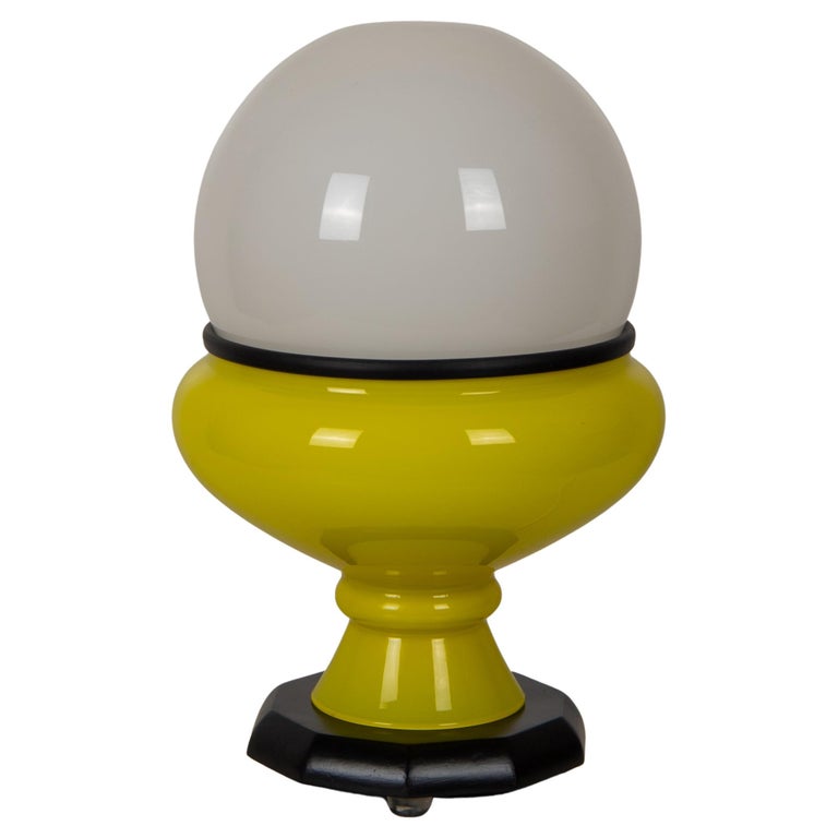 1950s Vintage Yellow and Black Table Lamp For Sale at 1stDibs
