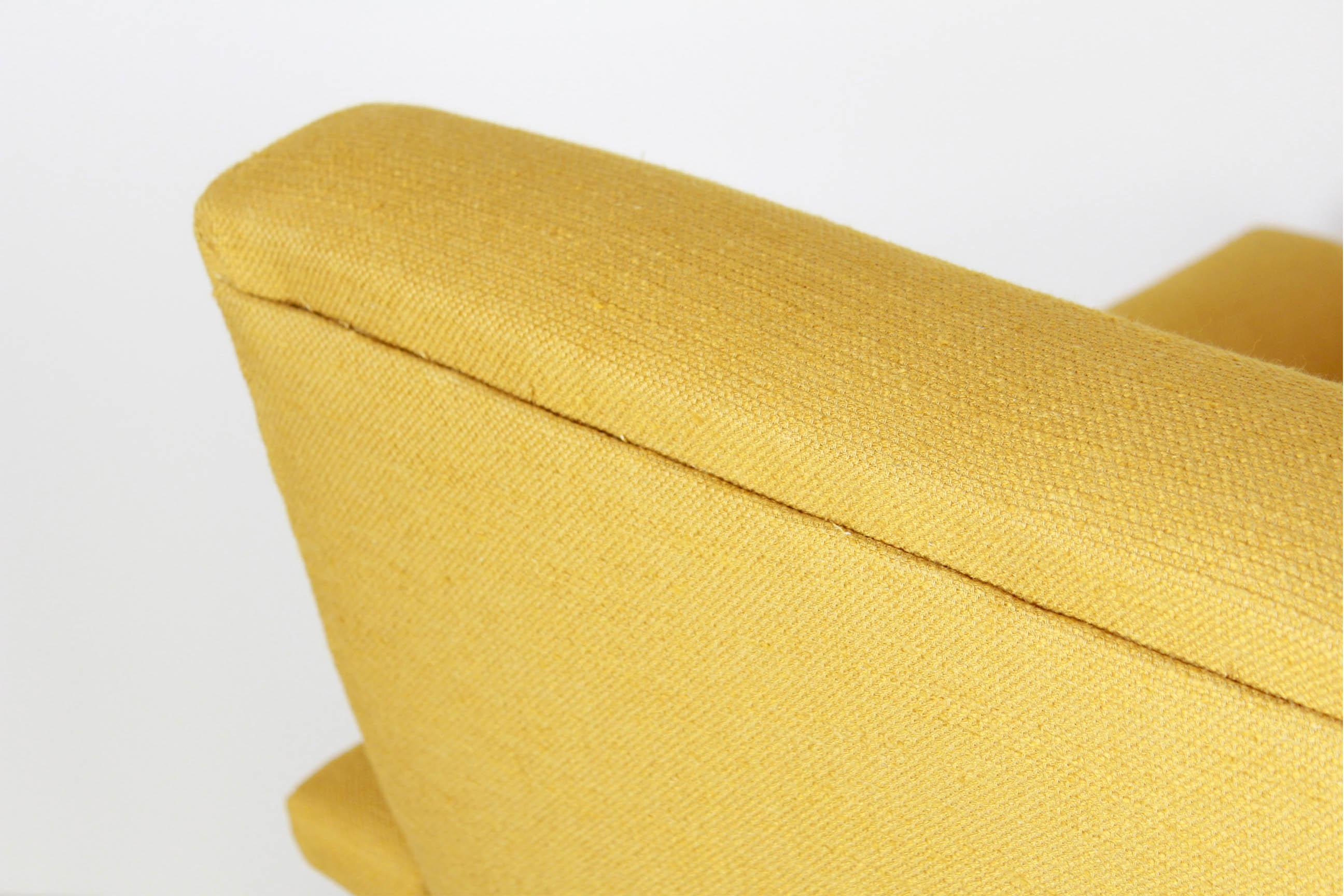 Vintage yellow Armchair, Italy 1950s For Sale 3
