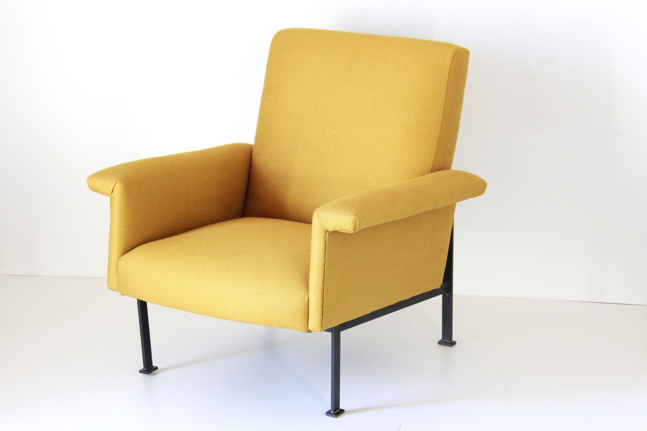 Vintage yellow Armchair, Italy 1950s For Sale 5