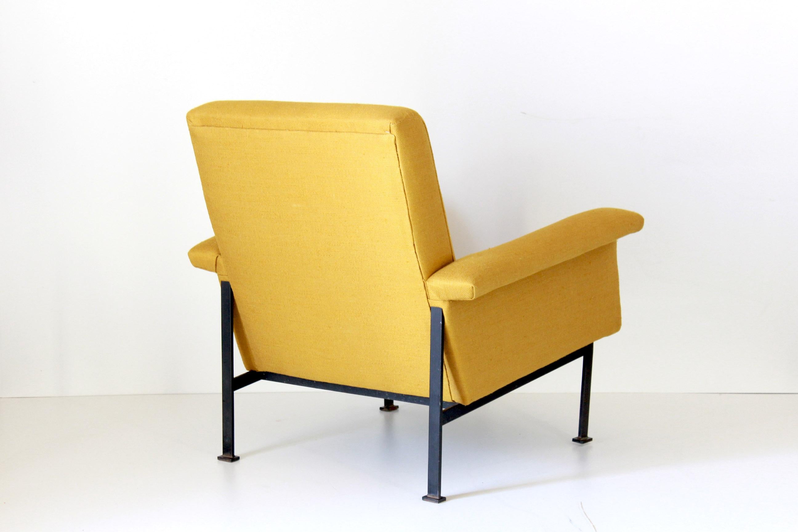 Vintage yellow Armchair, Italy 1950s In Excellent Condition For Sale In Ceglie Messapica, IT
