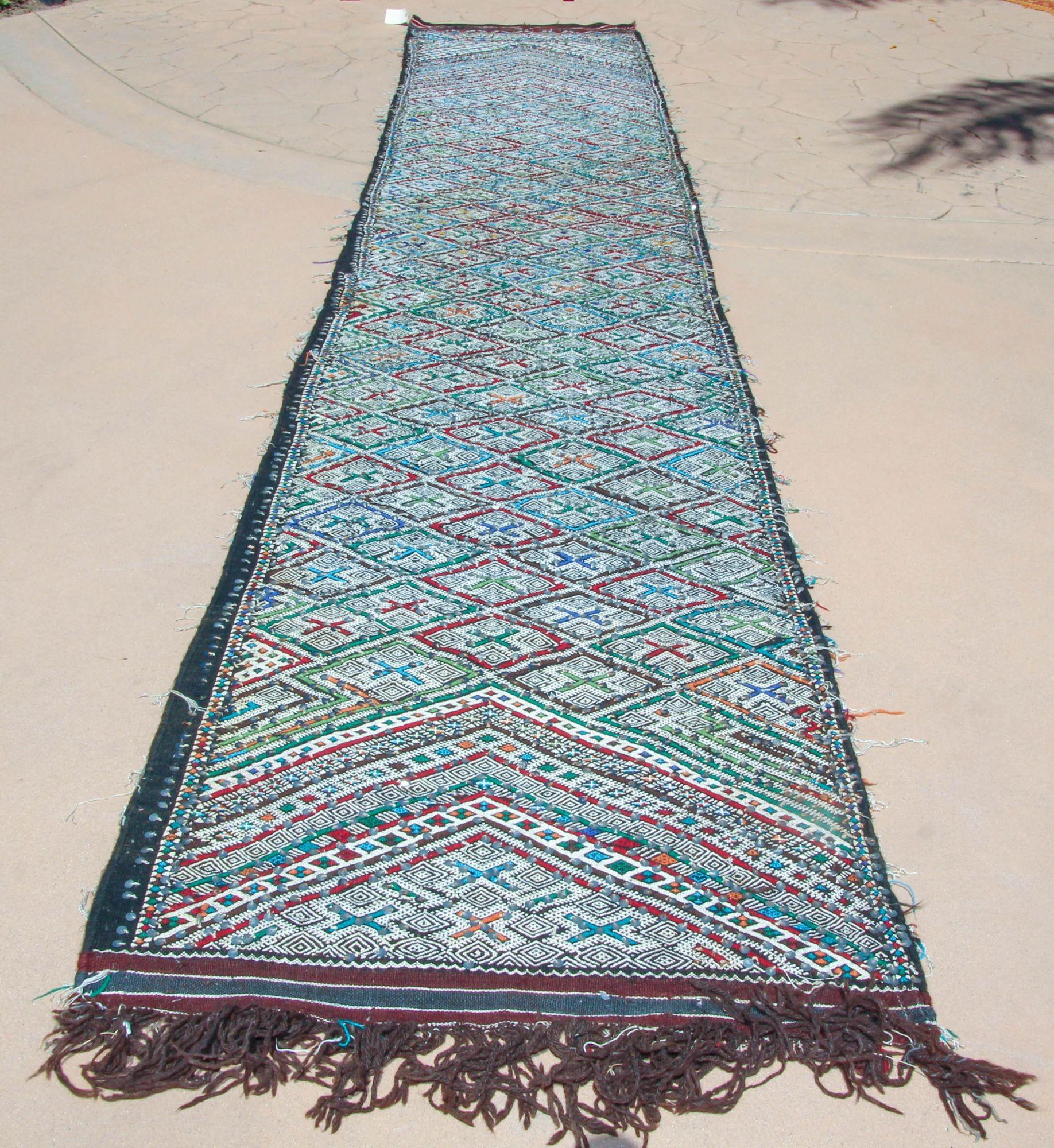 Tappeto marocchino Zemmour vintage degli anni '50 con struttura berbera, lunghezza 3ft x 16.4ft in vendita 5