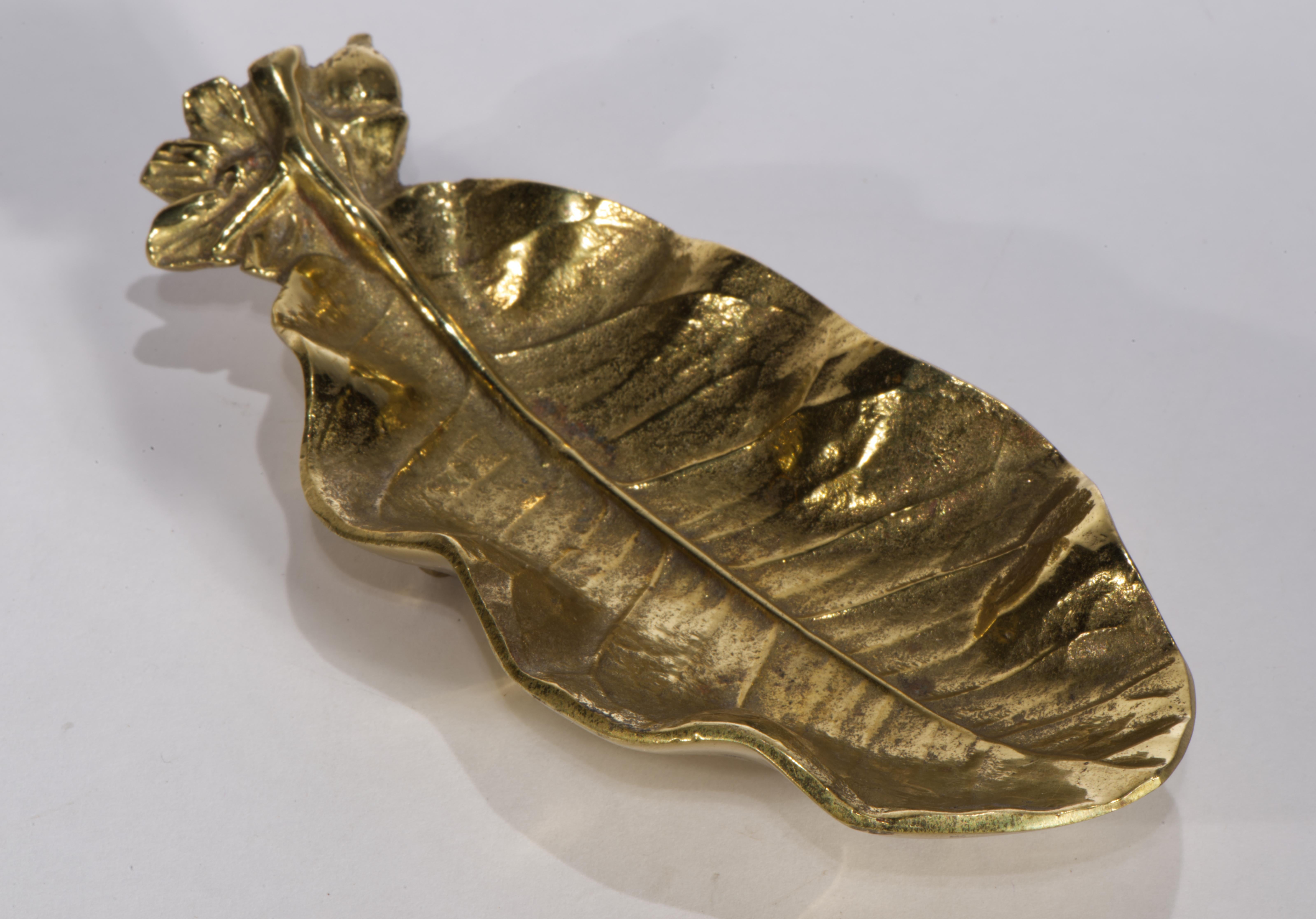 1950er Virginia Metalcrafters Zitronenblatt-Skulptur-Tablett aus Messing im Angebot 4