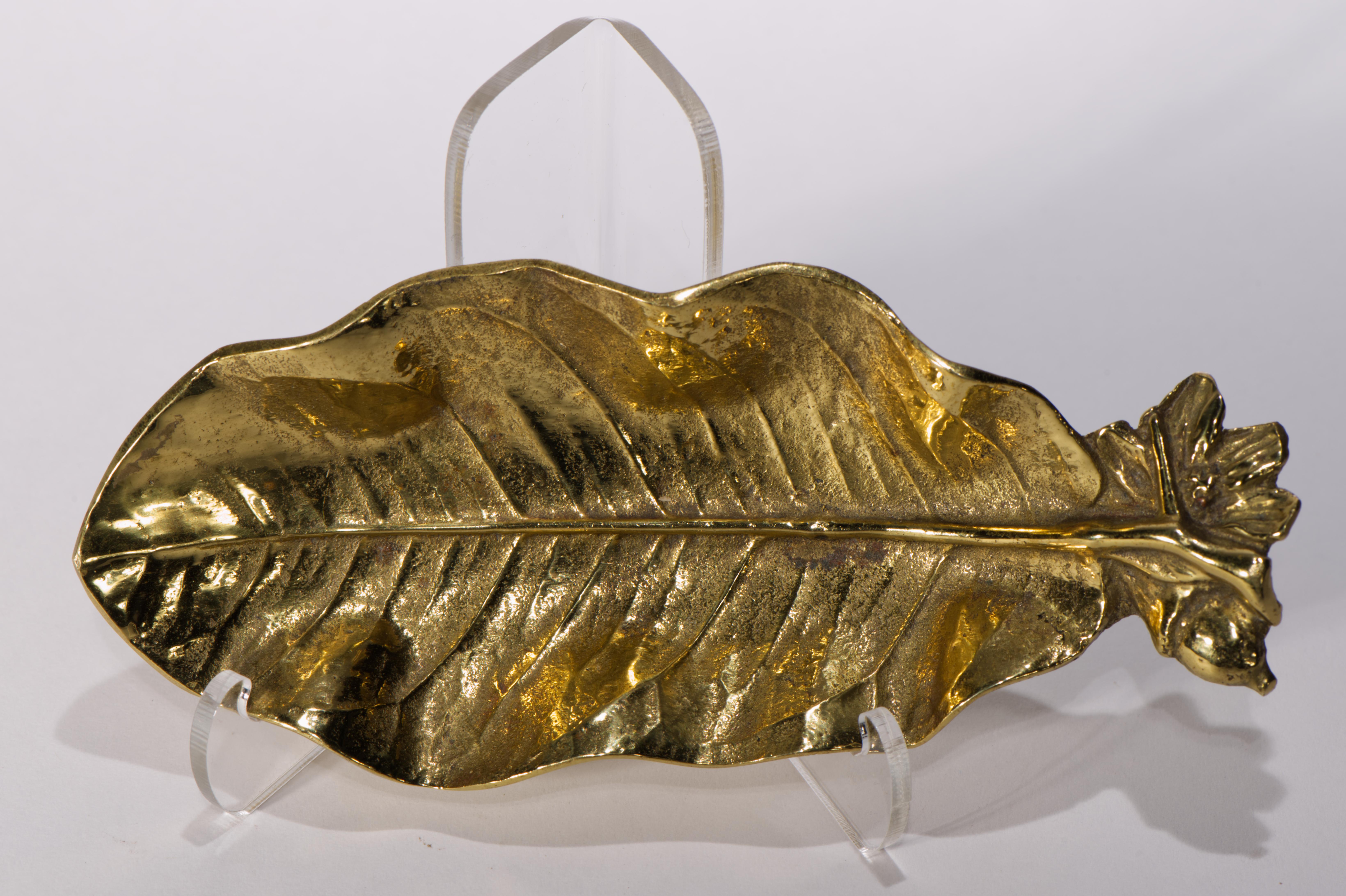 1950er Virginia Metalcrafters Zitronenblatt-Skulptur-Tablett aus Messing (Gegossen) im Angebot