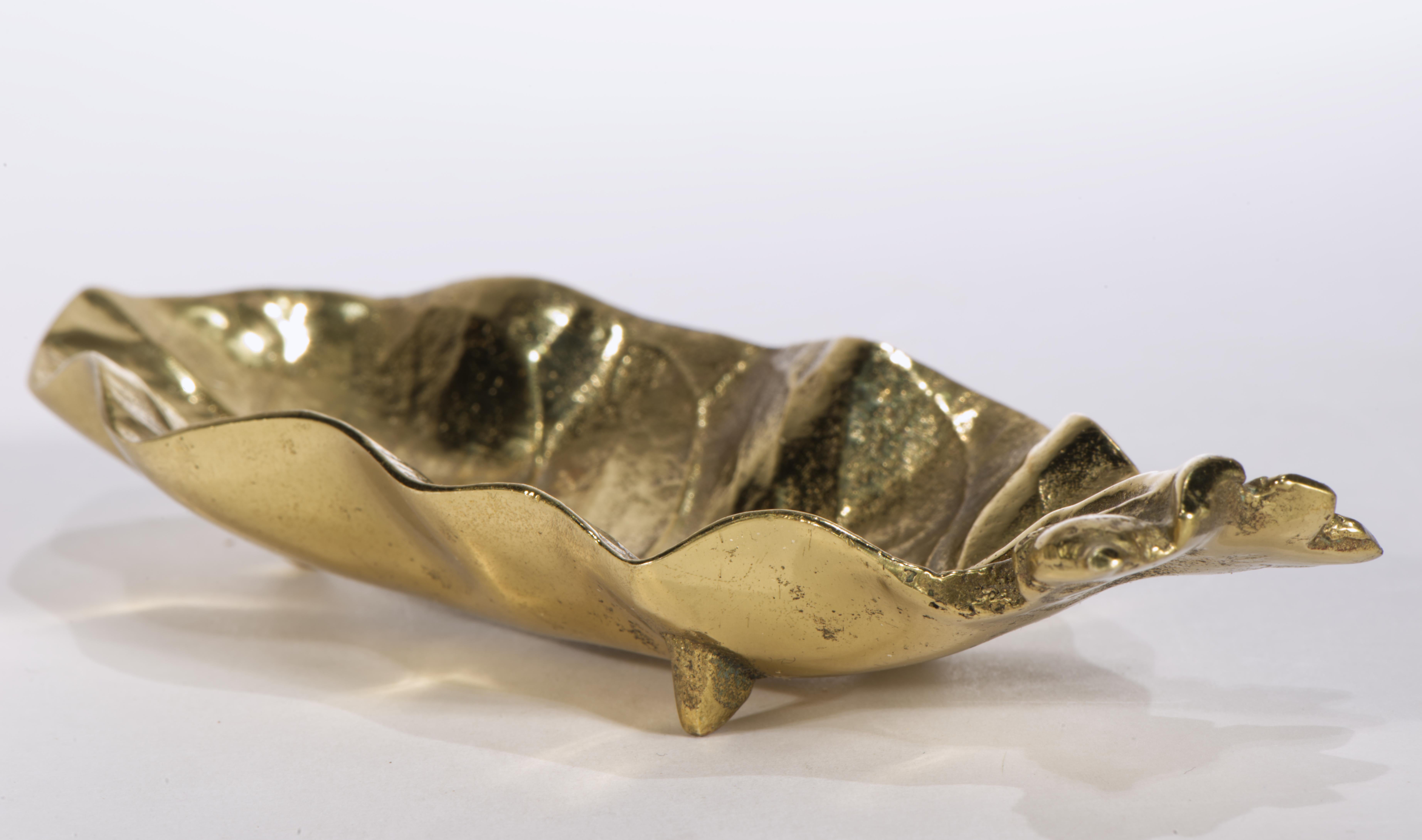 1950er Virginia Metalcrafters Zitronenblatt-Skulptur-Tablett aus Messing im Angebot 1