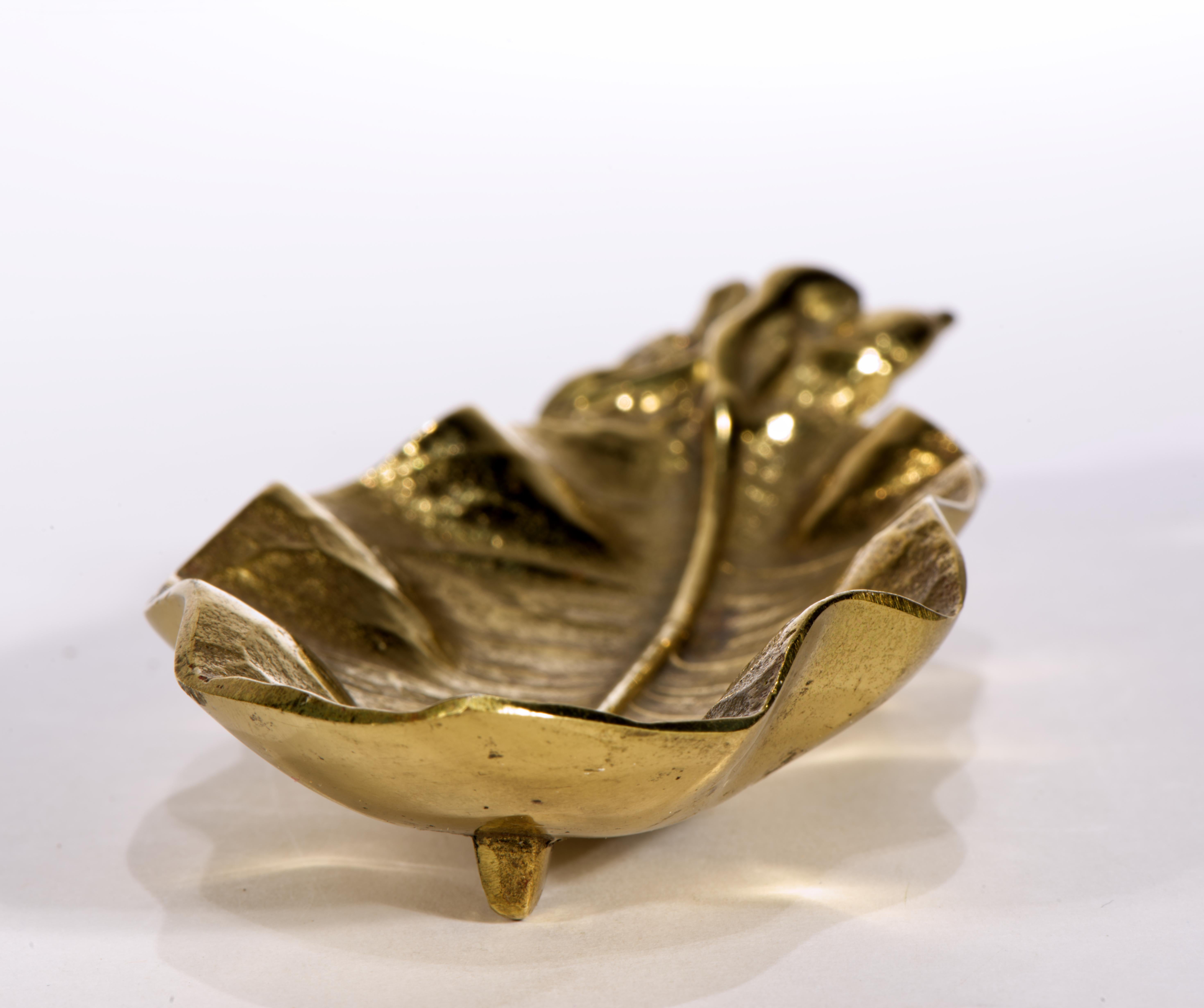 1950er Virginia Metalcrafters Zitronenblatt-Skulptur-Tablett aus Messing im Angebot 2