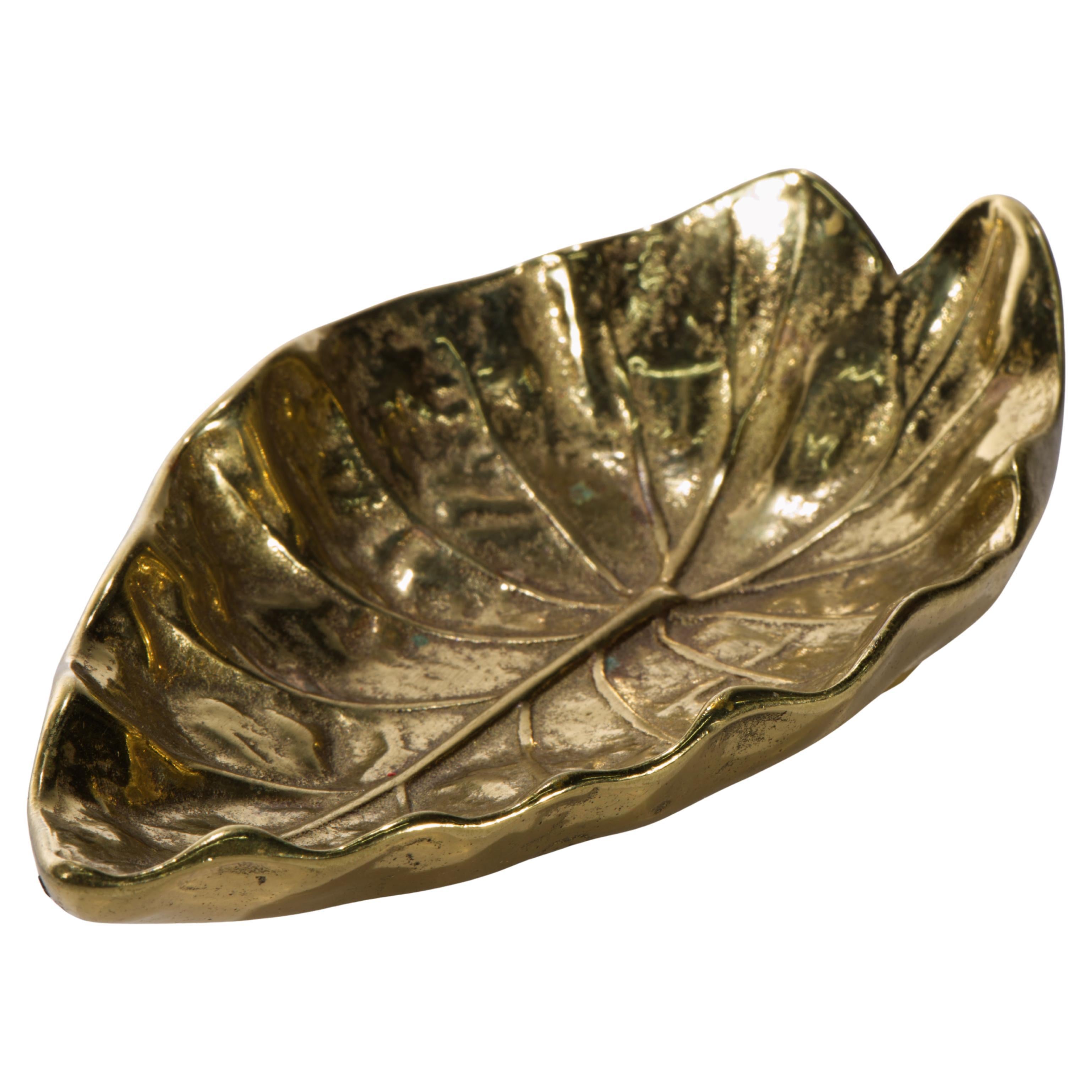 1950er Virginia Metalcrafters Imperial Tarro Leaf Sculpture Tablett