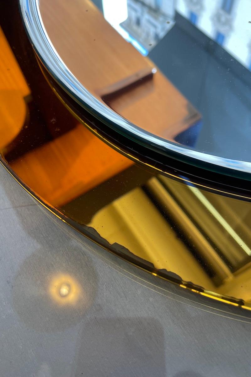 Verre Miroir mural des années 1950 avec bordure en verre ambré en vente