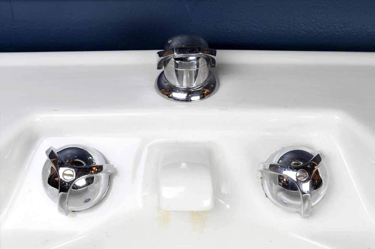 1950 bathroom sink chrome legs two spigot faucts