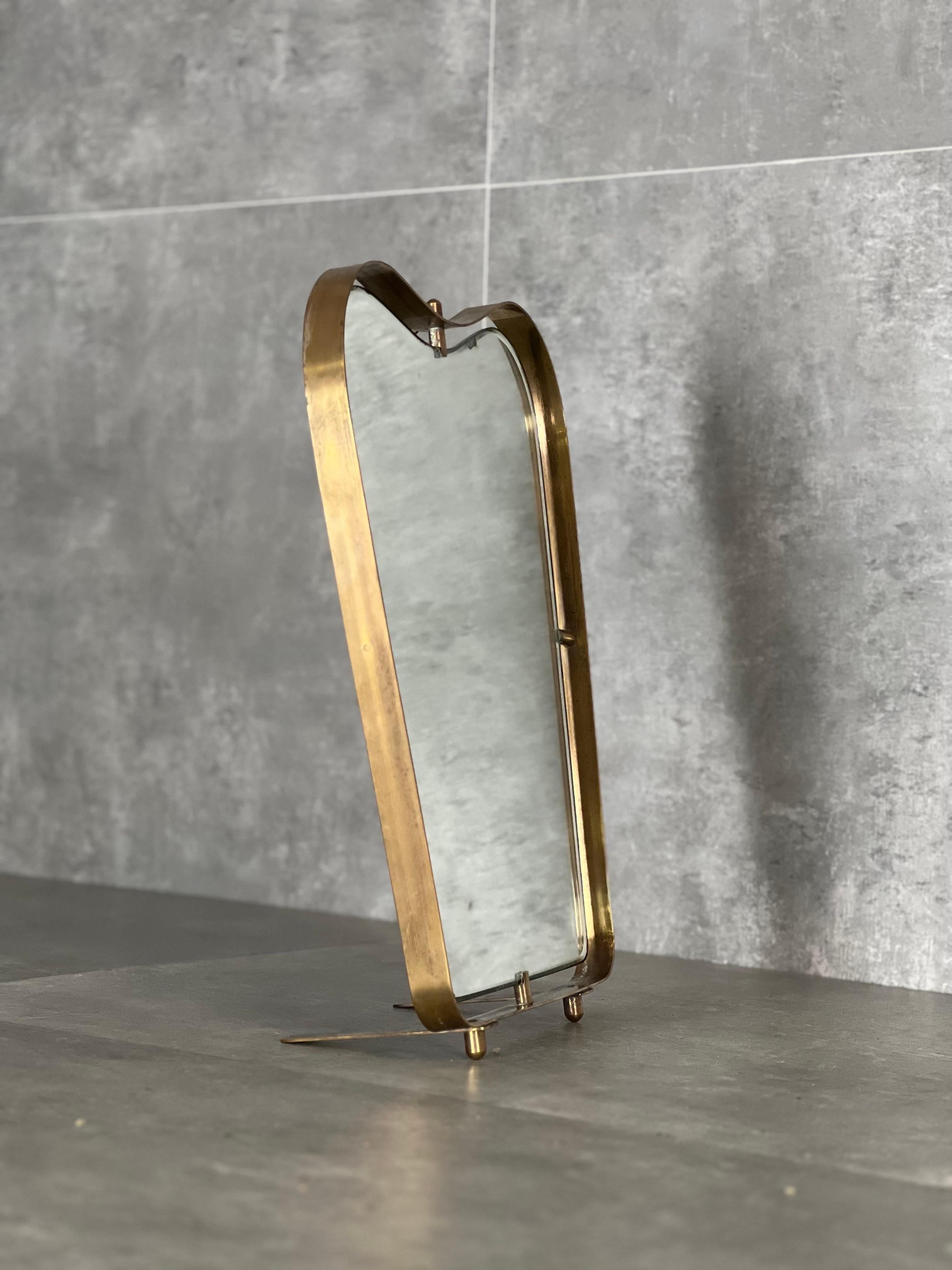 1950s wall or table brass mirror  In Good Condition For Sale In Quarrata, IT