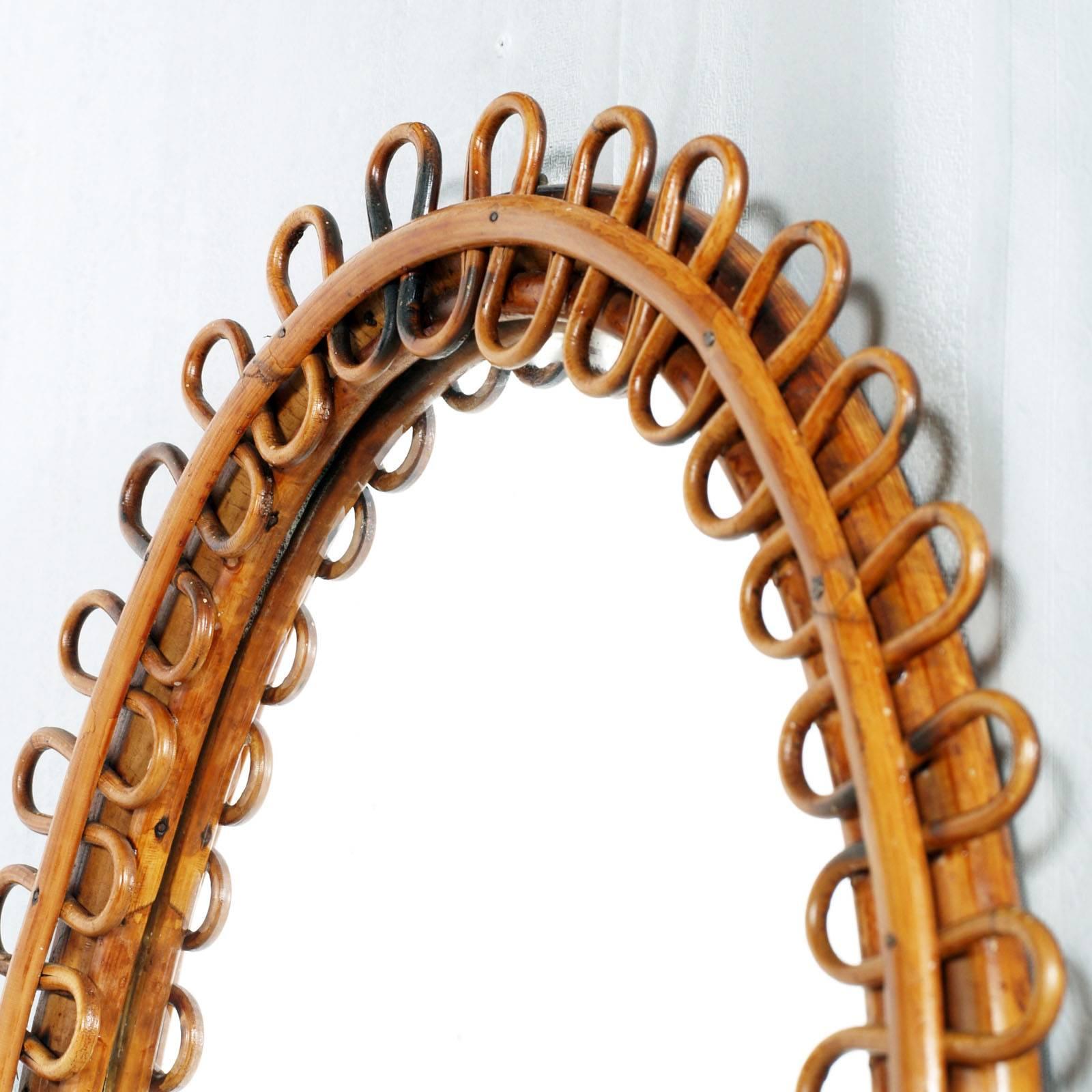 Mid-Century Modern wall rattan mirror, Franco Albini style, good conditions.

Measures cm: H 58, W 39, D 4.