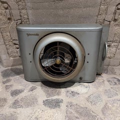 Ventilatore elettrico da parete Vornado grigio del 1950