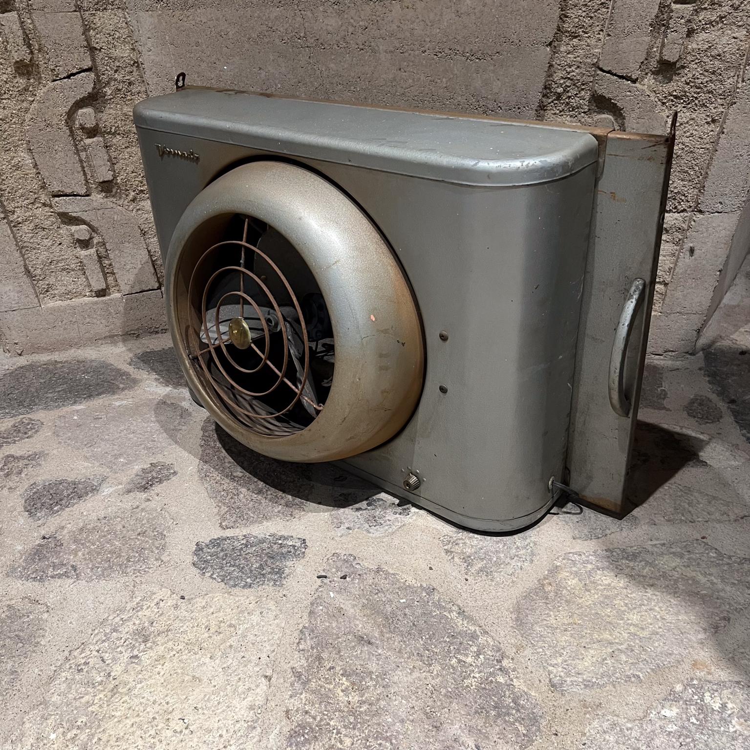1950s Wall Unit Vornado Grey Electric Window Fan In Good Condition For Sale In Chula Vista, CA