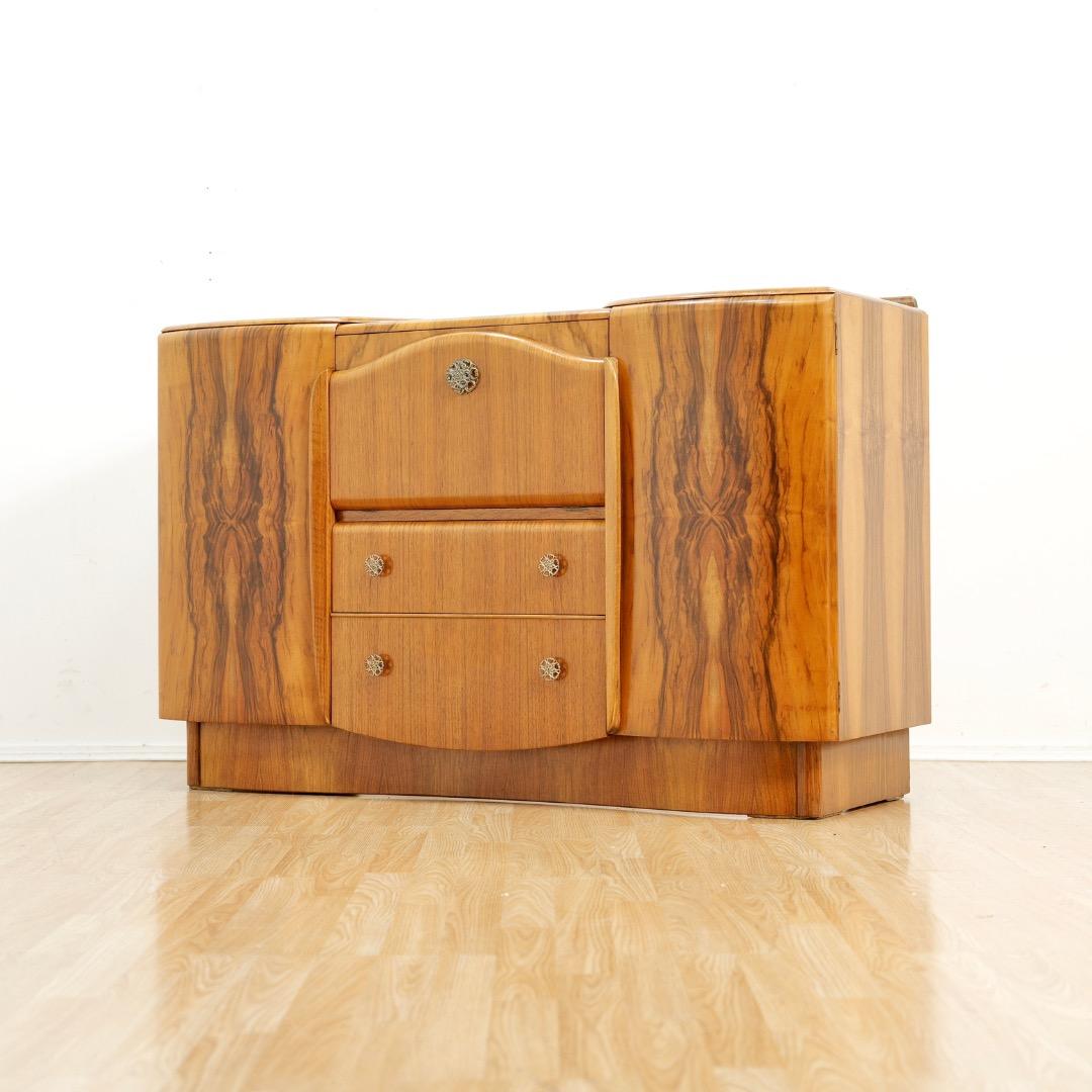Britannico Credenza per mobile da liquore in noce del 1950 di Beautility Furniture in vendita