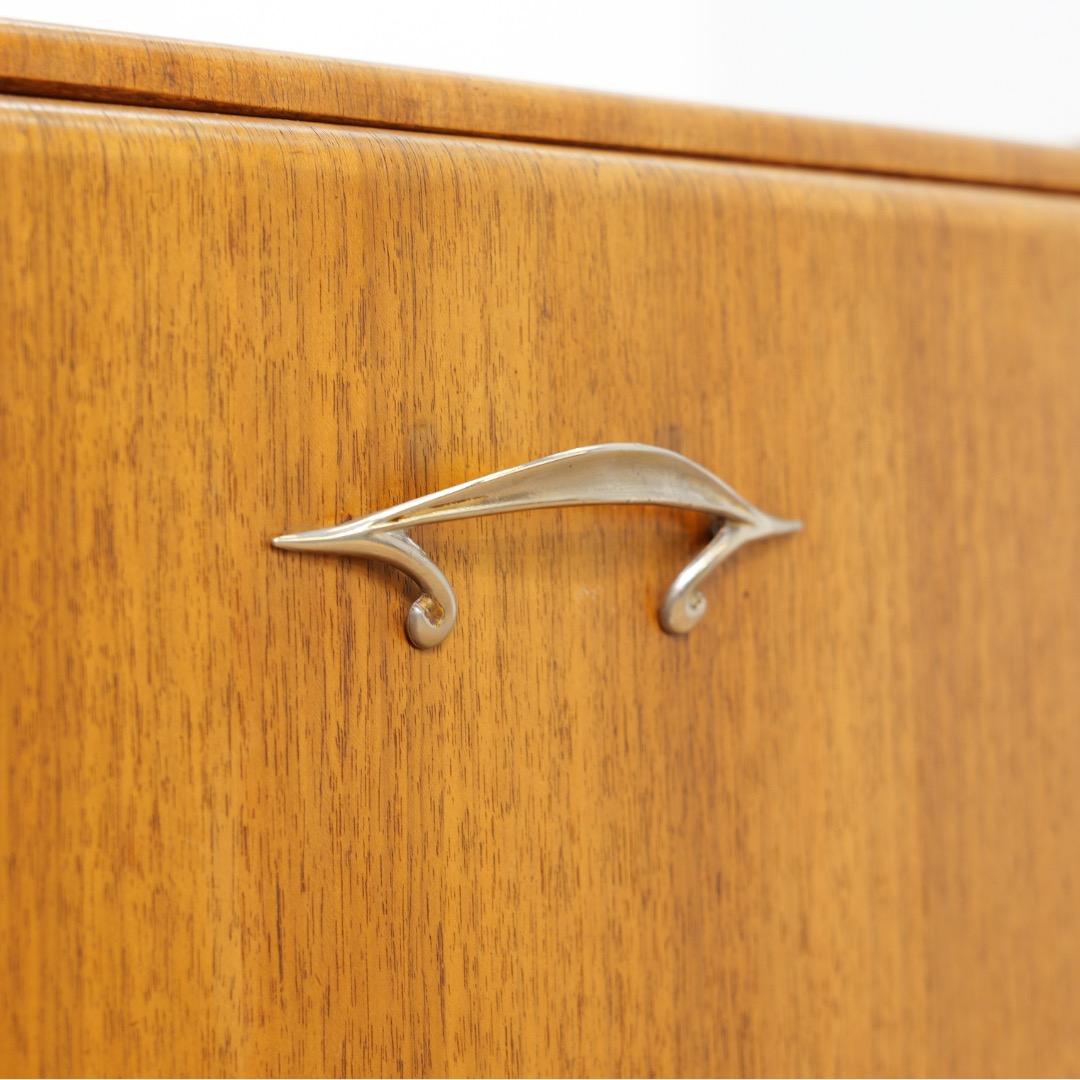 1950er Nussbaum Liquor Cabinet Credenza von Beautility of London UK im Angebot 4