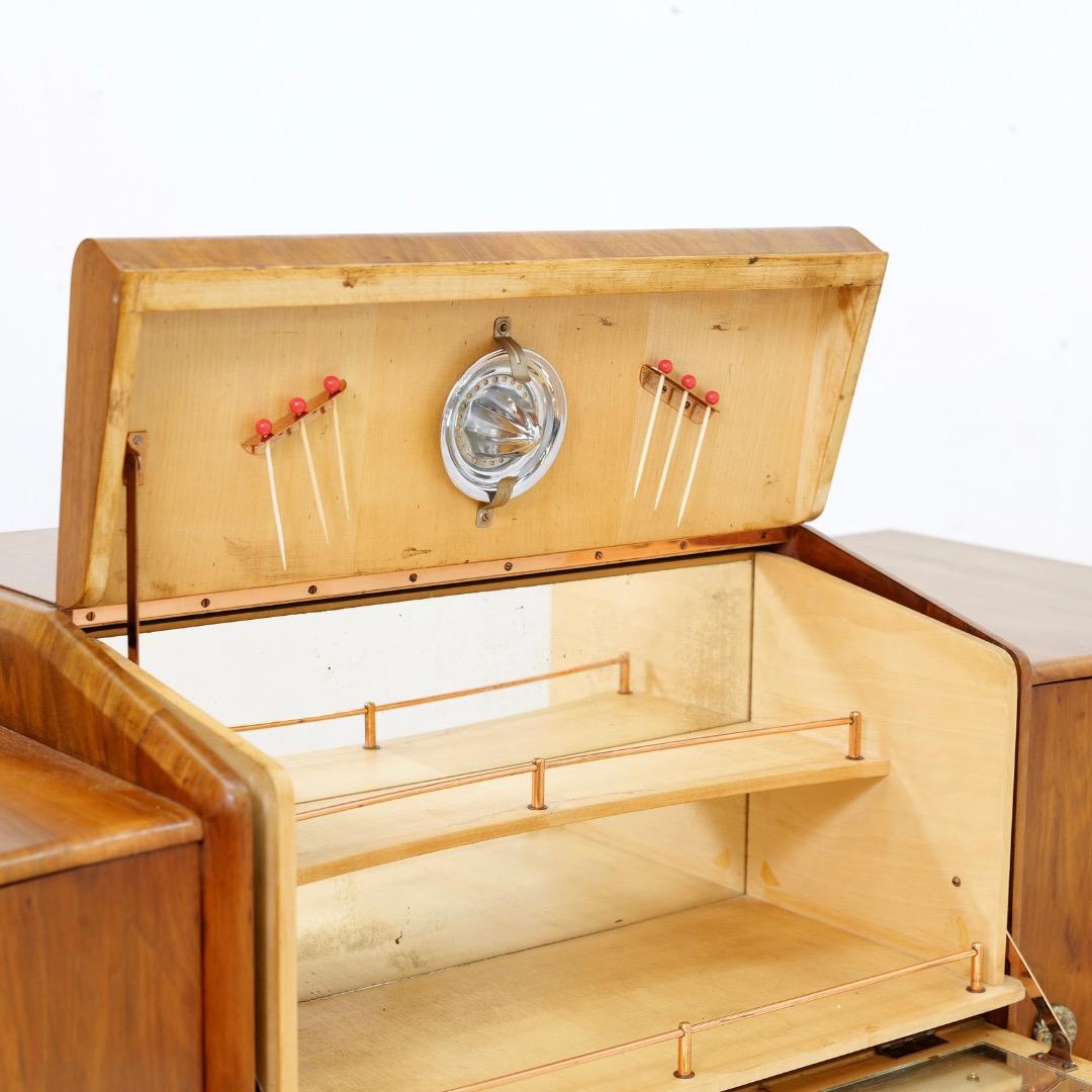 Credenza in noce per liquori del 1950 di Nathan Furniture in vendita 5