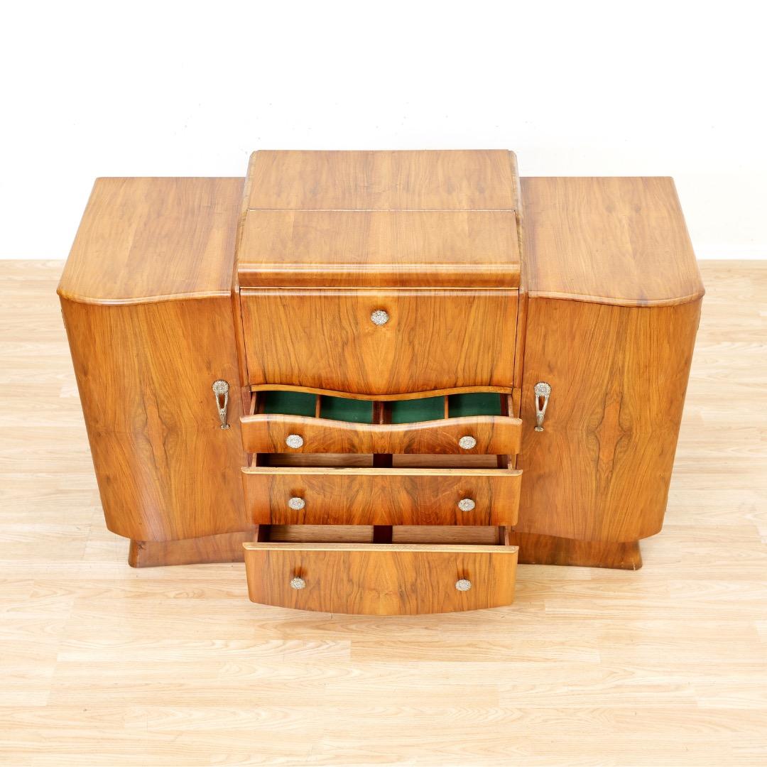 Credenza in noce per liquori del 1950 di Nathan Furniture in vendita 1