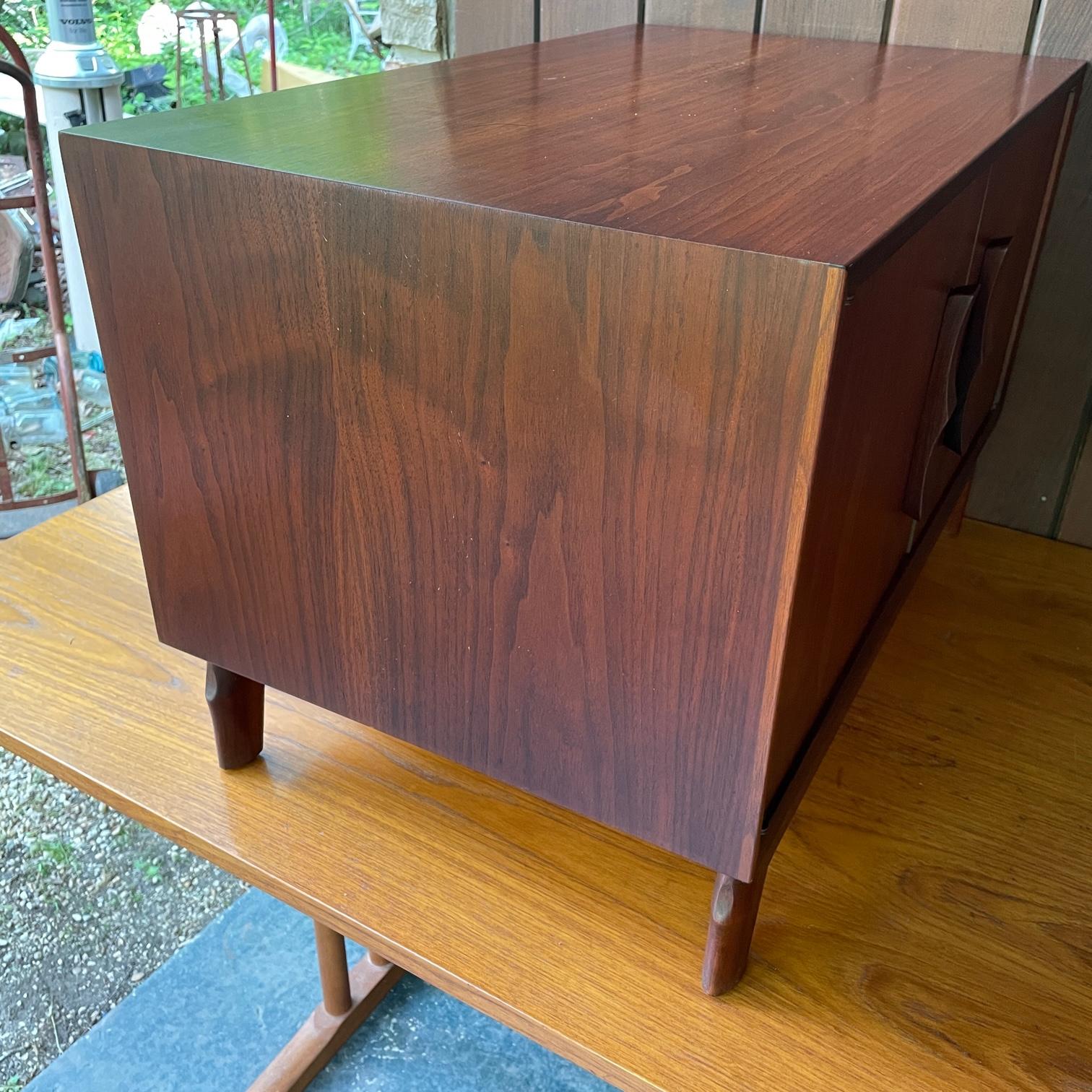 1950s Walnut Record Hi-Fi Cabinet Sofa Table Black Forest Vintage Mid-Century In Good Condition For Sale In Hyattsville, MD