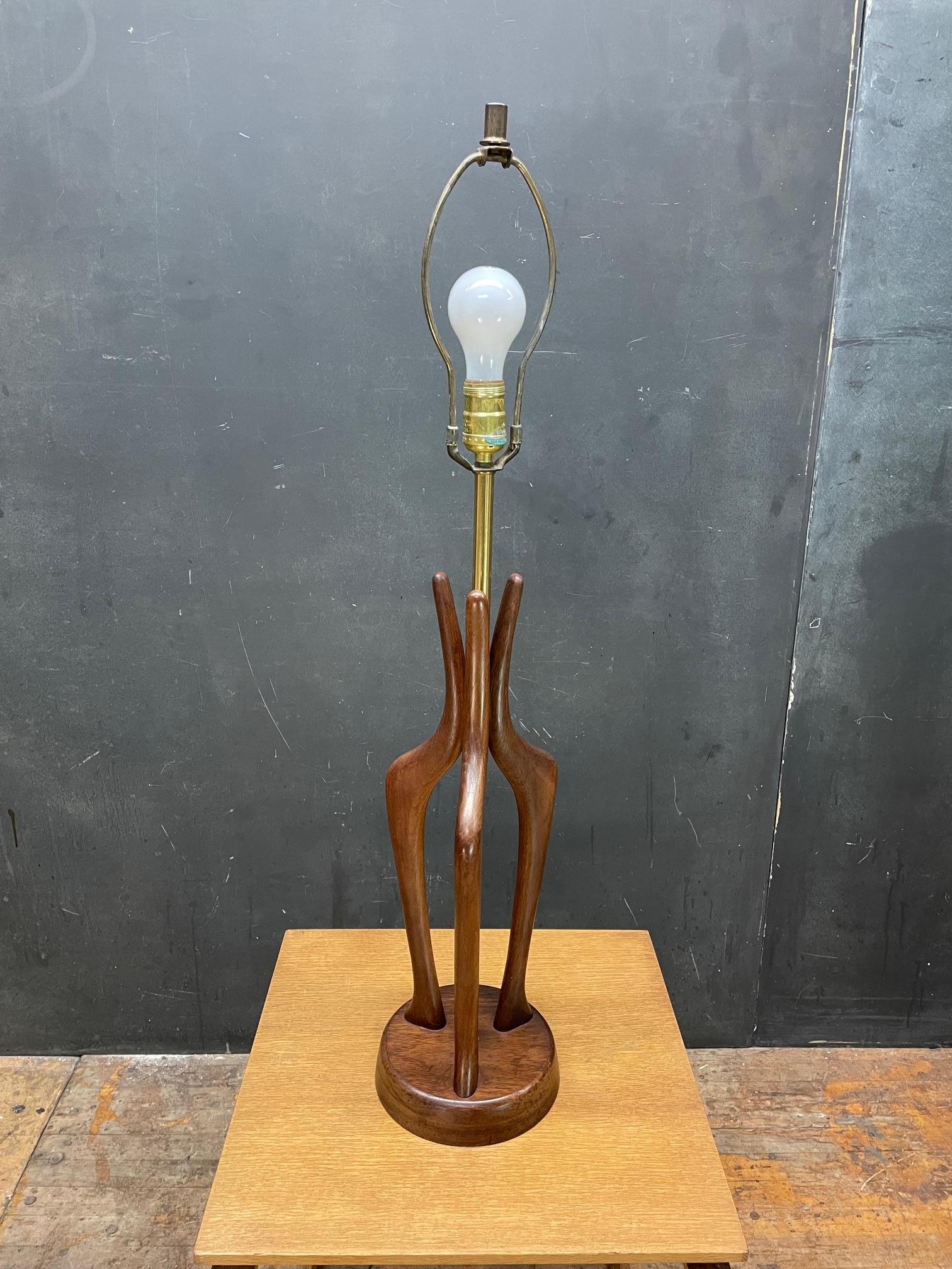 Mid-Century Modern 1950s Walnut Sculptural Tri-Spire Table Lamp Mid-Century Modeline Pearsall Tiki For Sale