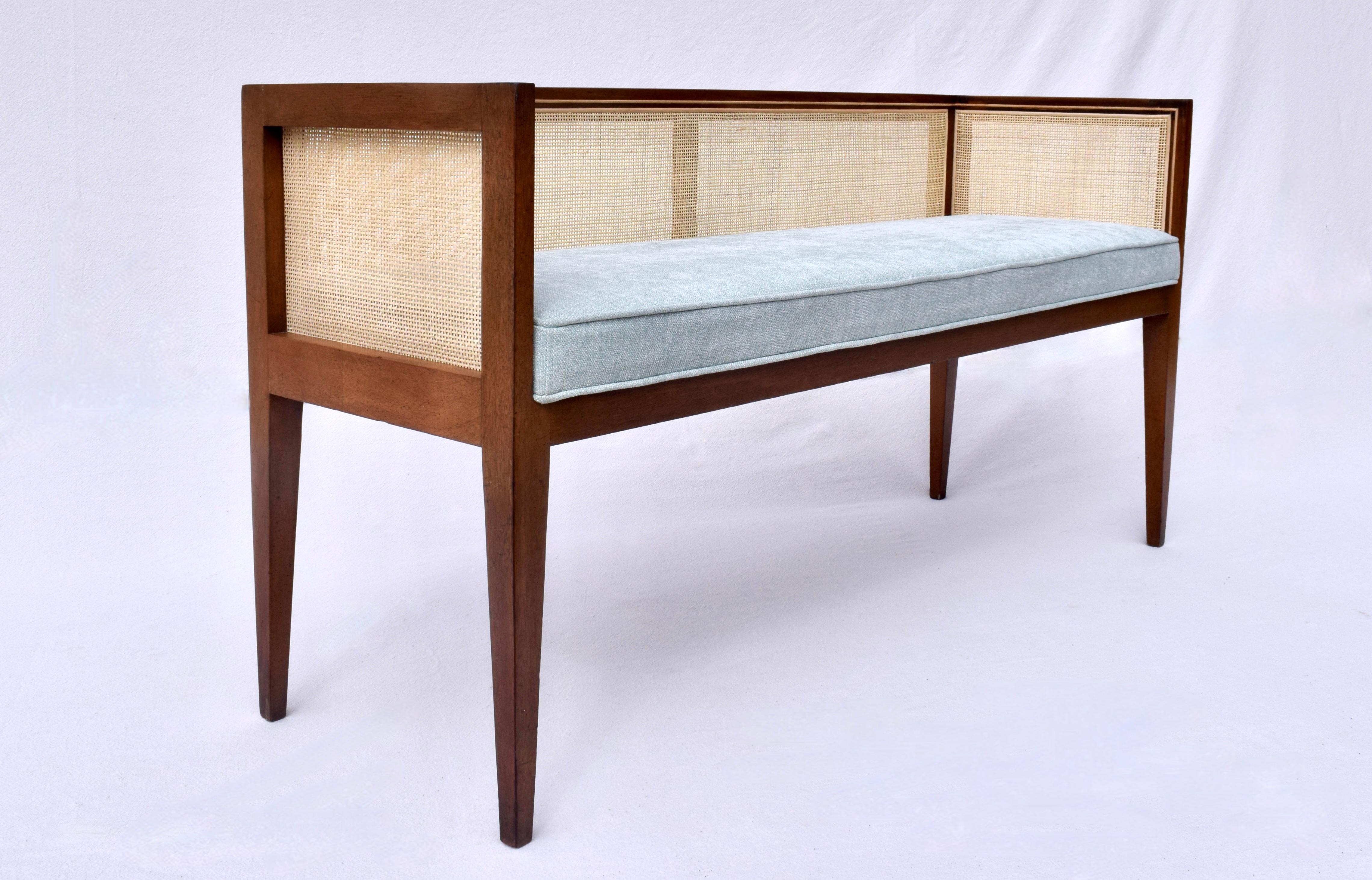 1950s Walnut Window Bench Attributed to Edward Wormley for Dunbar In Good Condition In Southampton, NJ