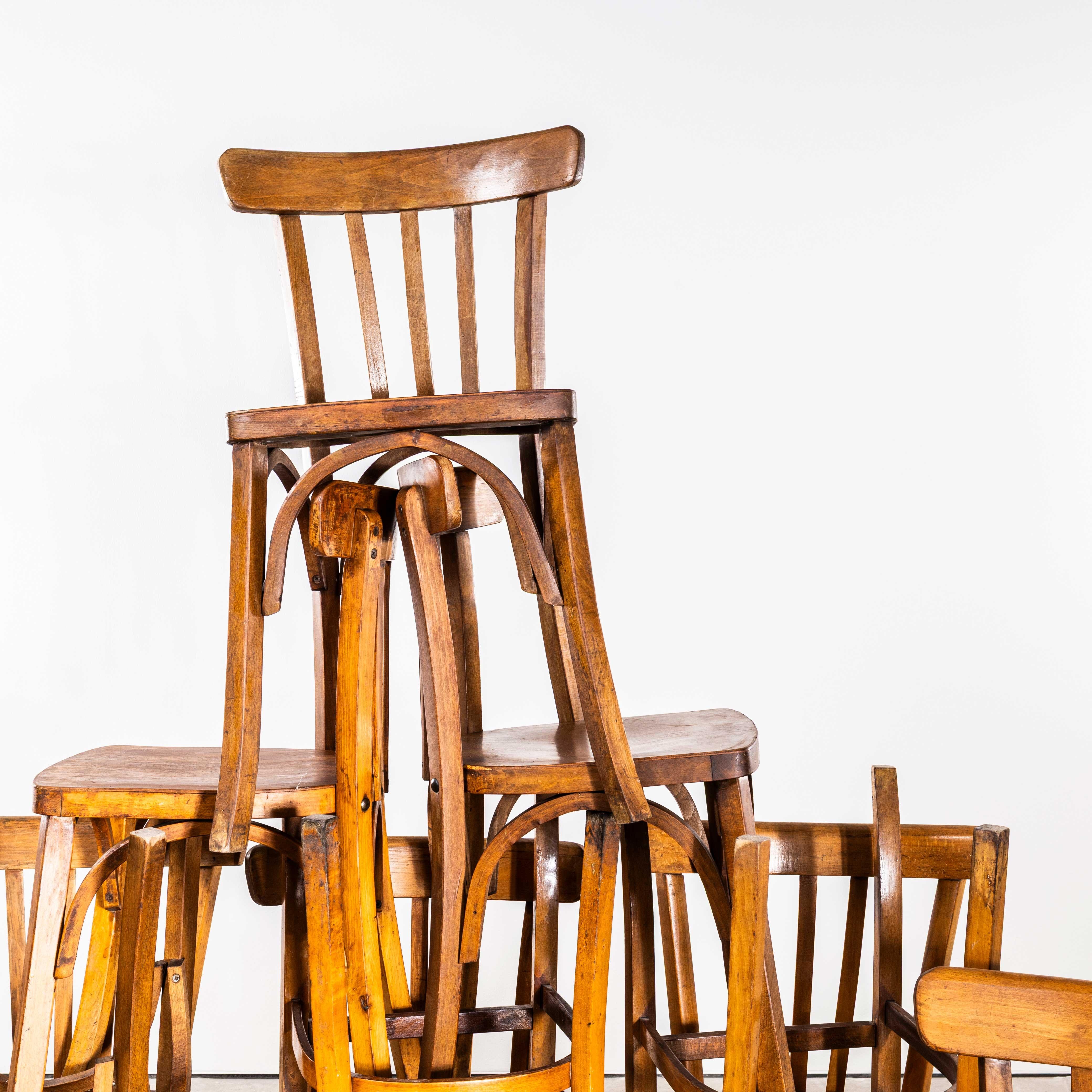 Chaises de salle à manger Bentwood Baumann en chêne chaud des années 50 en vente 4
