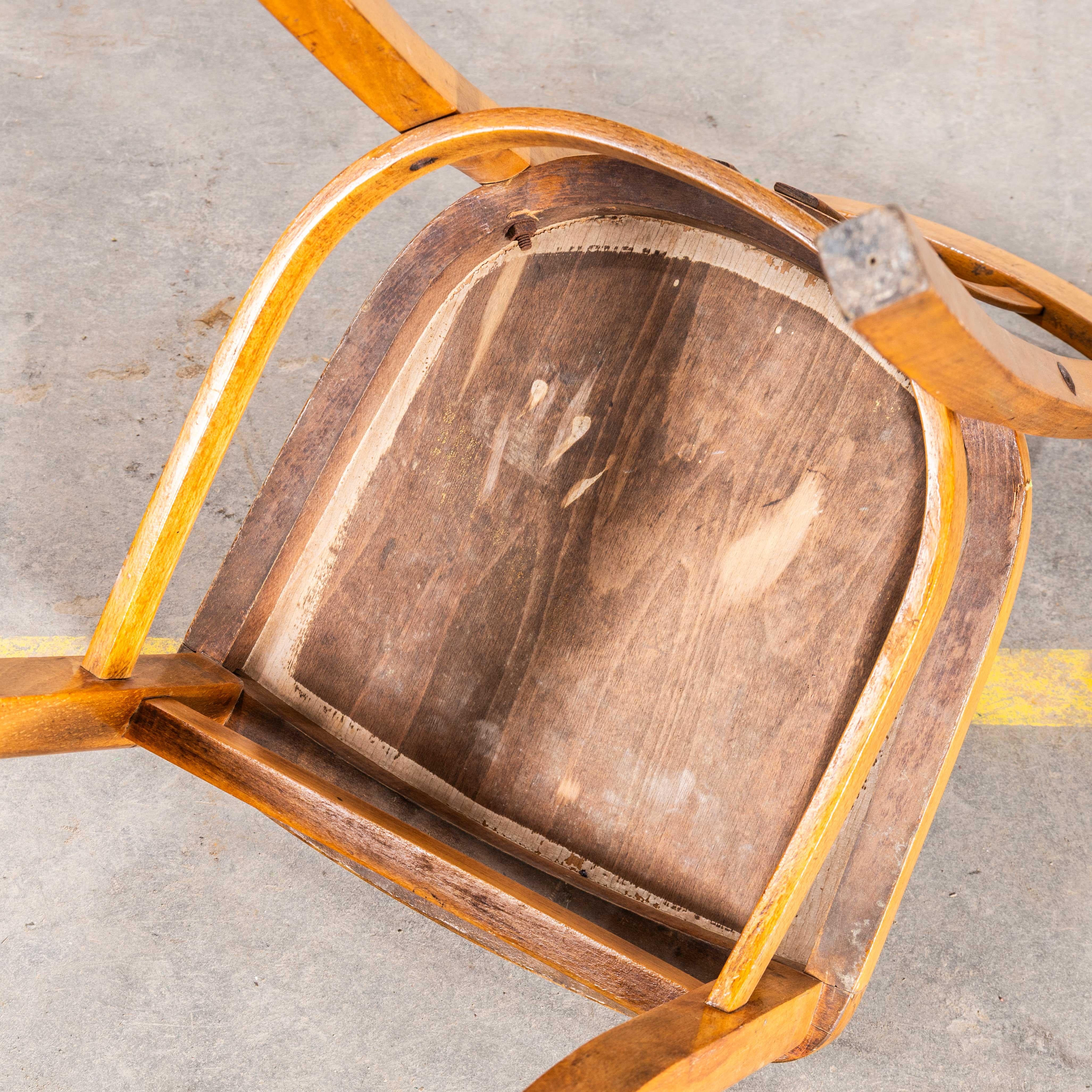 Chaises de salle à manger Bentwood Baumann en chêne chaud des années 50 en vente 6