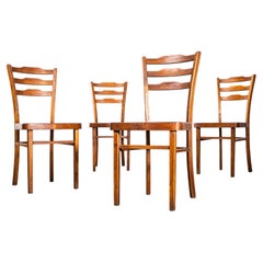 Chaise de salle à manger à dossier incliné en chêne chaud des années 1950 - Lot de quatre