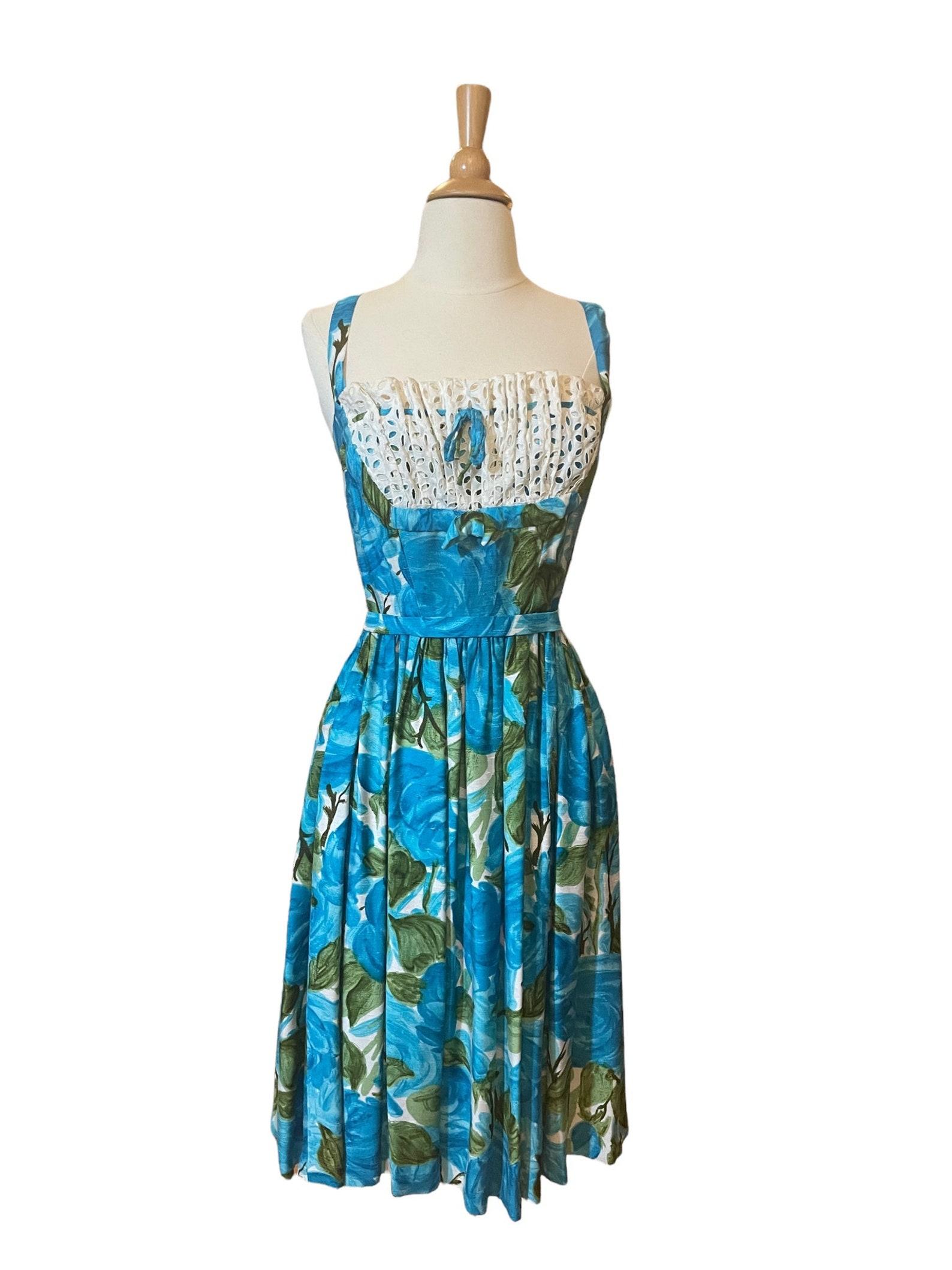 Abito da sole floreale acquerellato blu e verde, anni '50 circa in vendita 5