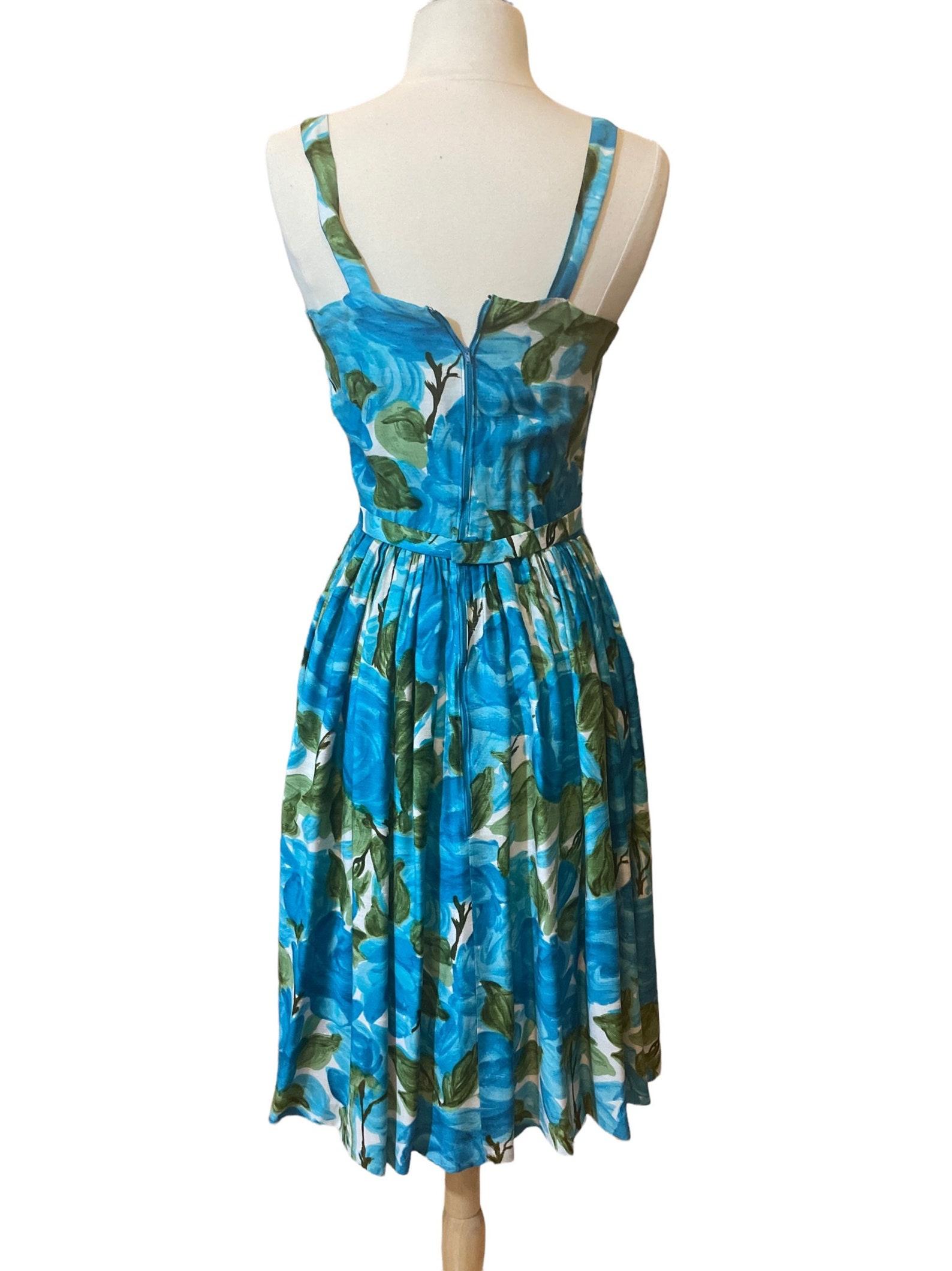 Abito da sole floreale acquerellato blu e verde, anni '50 circa in vendita 4