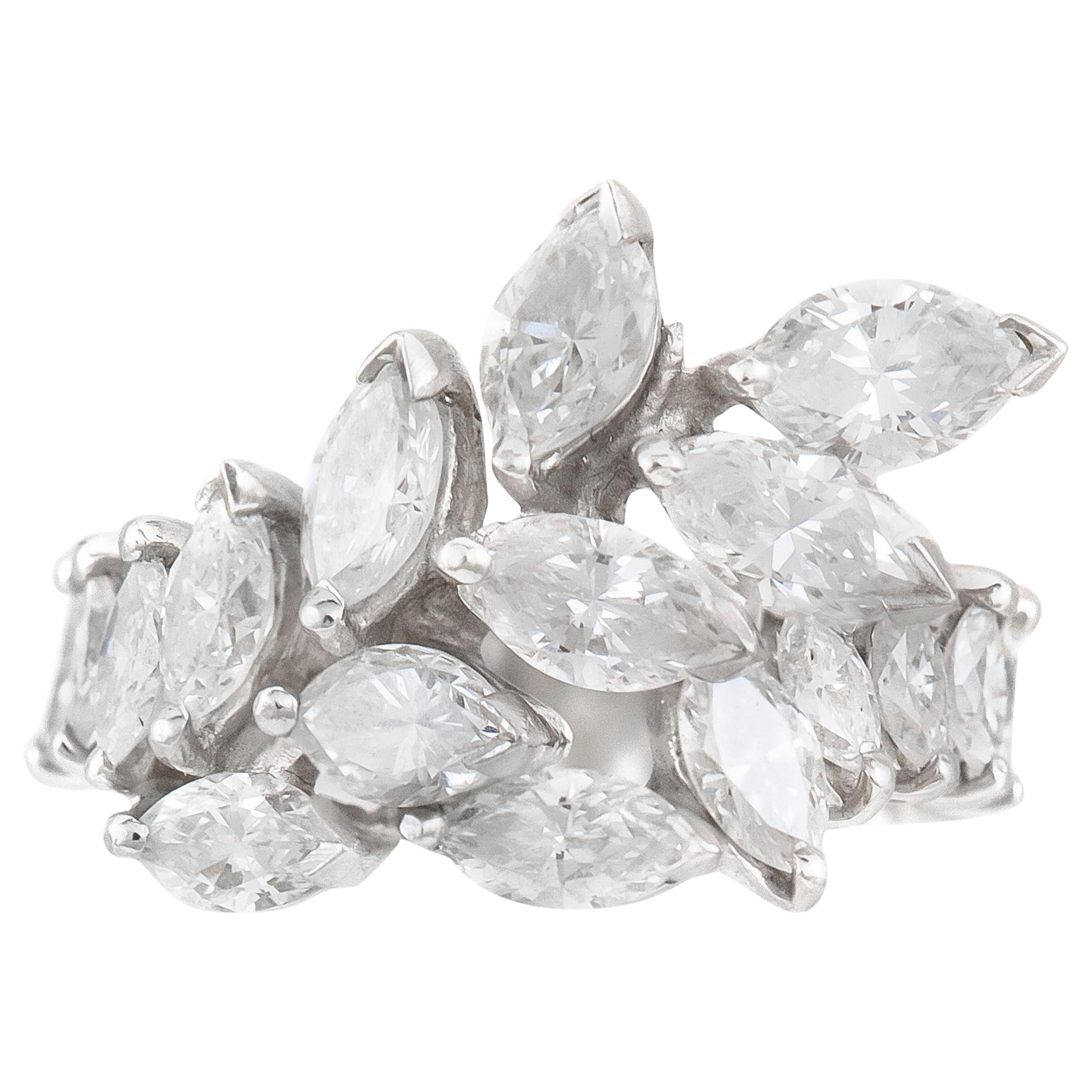Alliance des années 1950 avec bague de taille marquise en diamant en vente