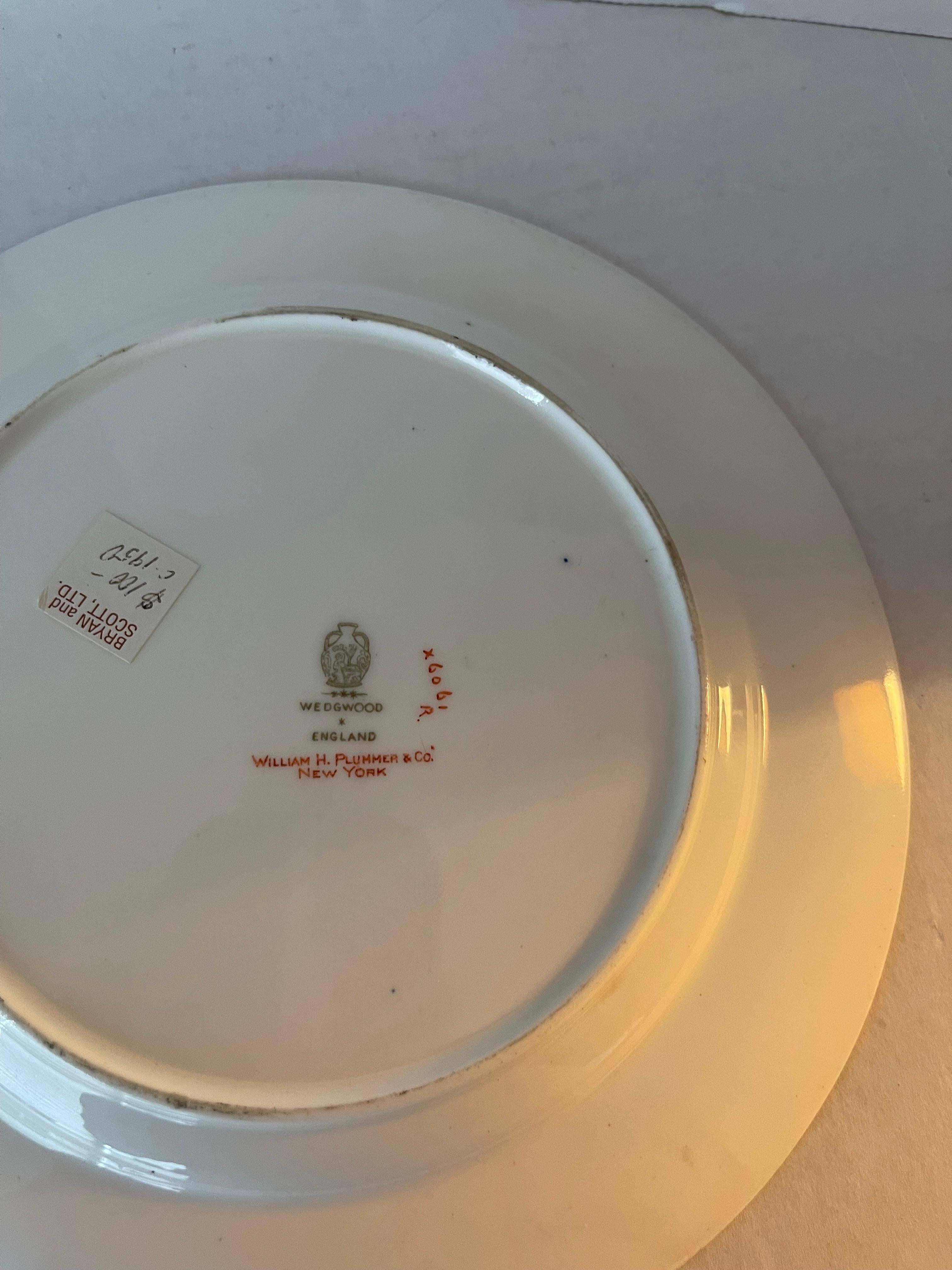 English 1950s Wedgwood Imari Pattern Dinner Plate For Sale