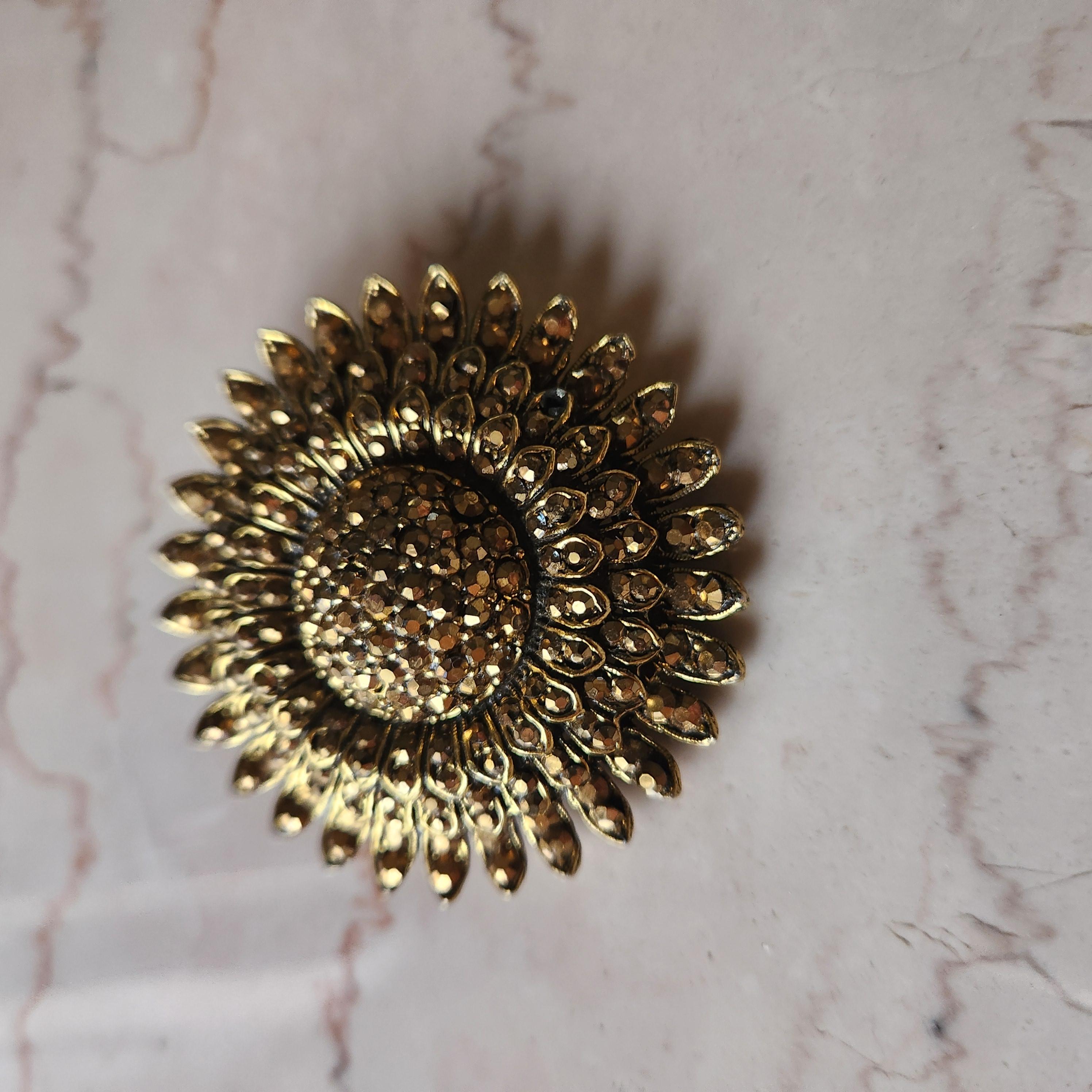 1950s Weiss Brooch Gold Starburst Diamanté Pavé For Sale 5