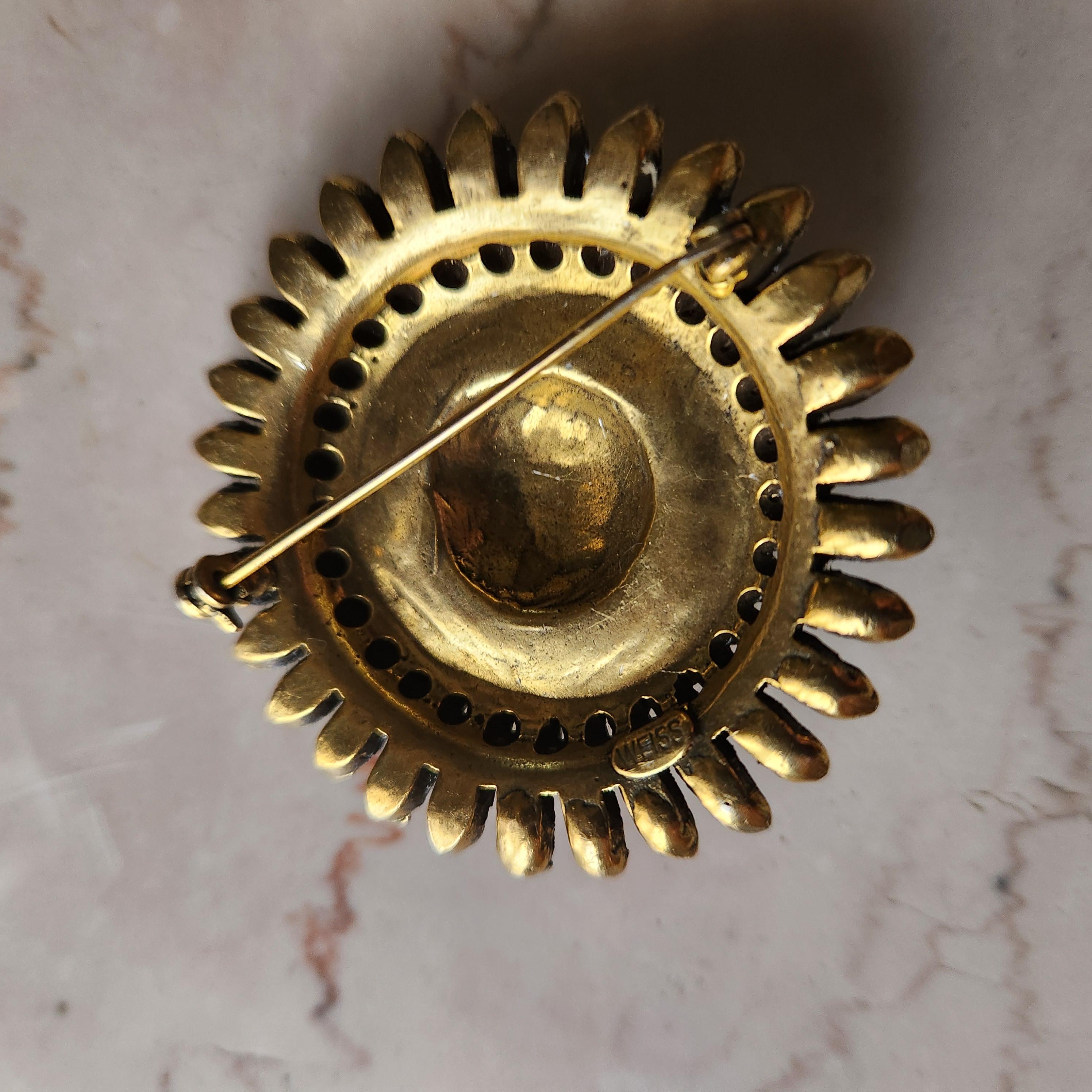 1950s Weiss Brooch Gold Starburst Diamanté Pavé In Good Condition For Sale In Chula Vista, CA