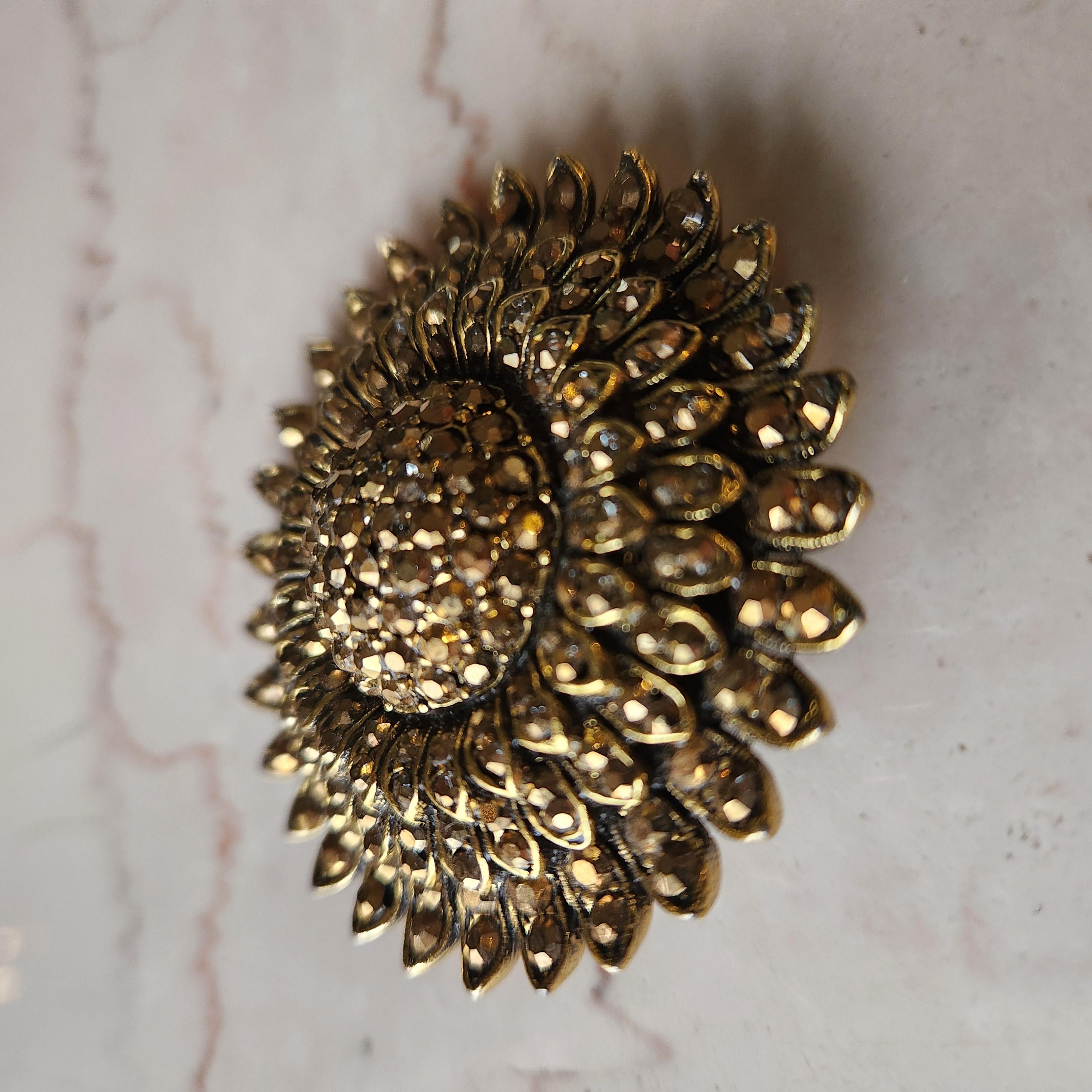 1950s Weiss Brooch Gold Starburst Diamanté Pavé For Sale 2