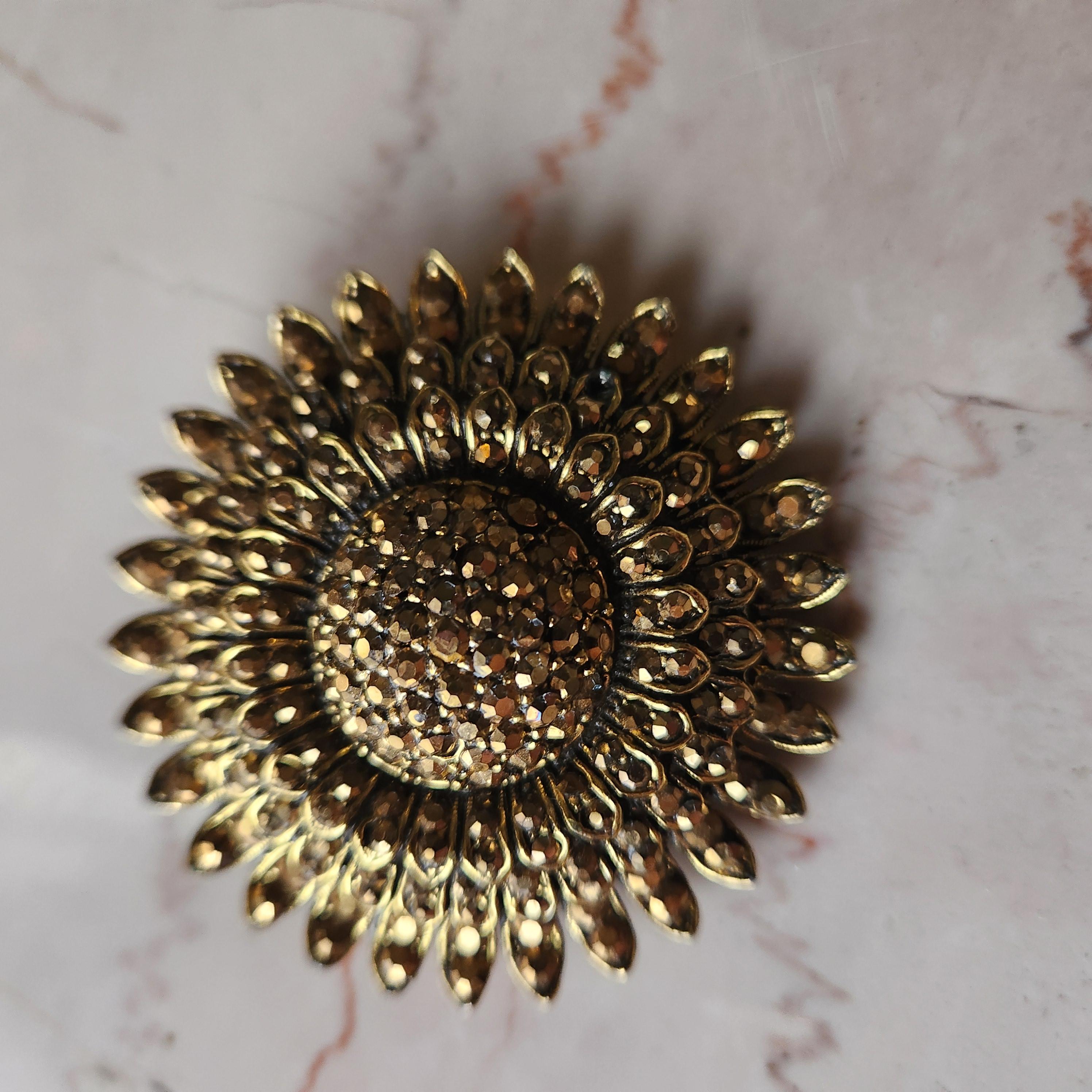 1950s Weiss Brooch Gold Starburst Diamanté Pavé For Sale 3