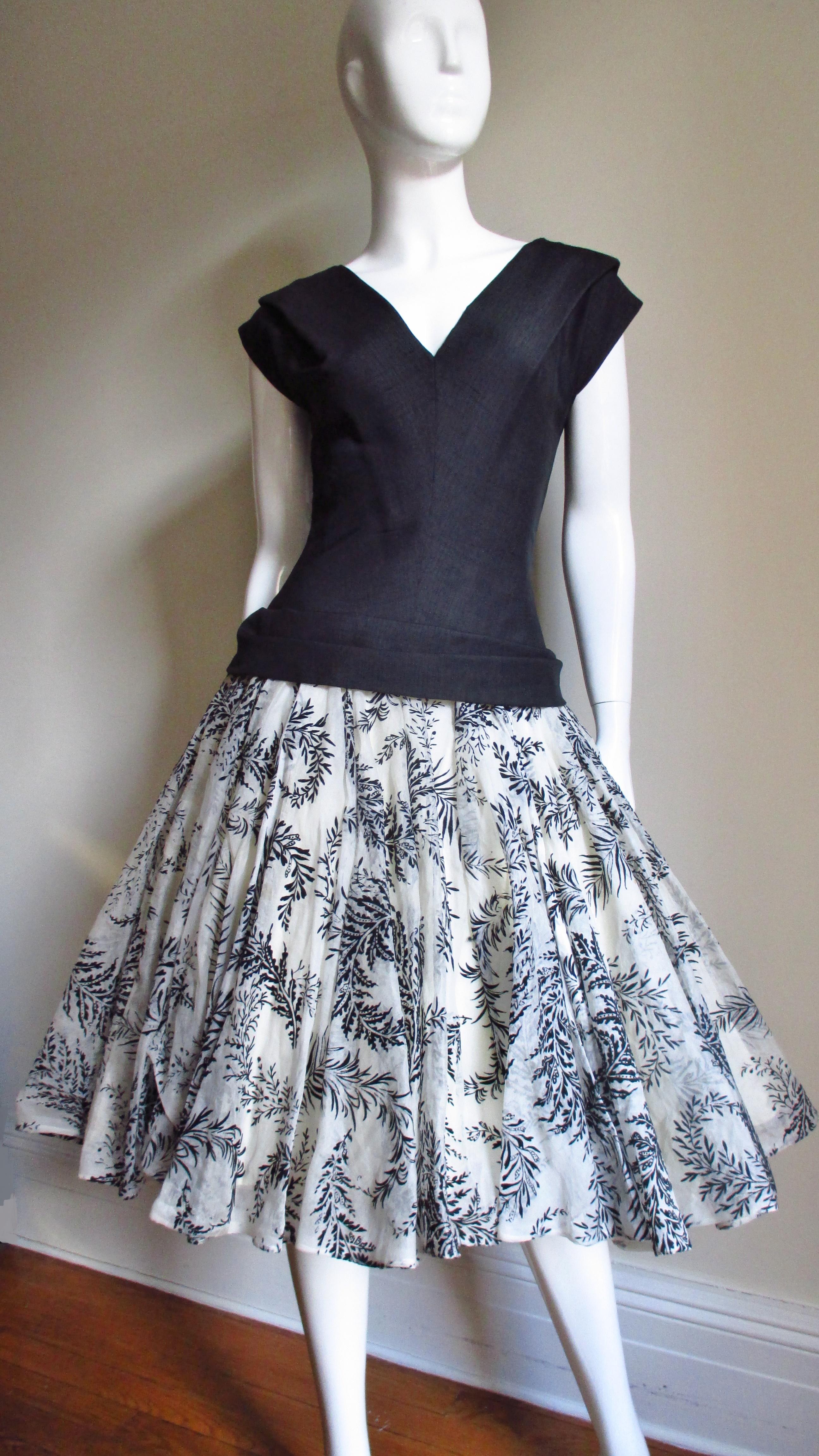 Werle 1950s Silk Dress with Full Skirt In Good Condition For Sale In Water Mill, NY