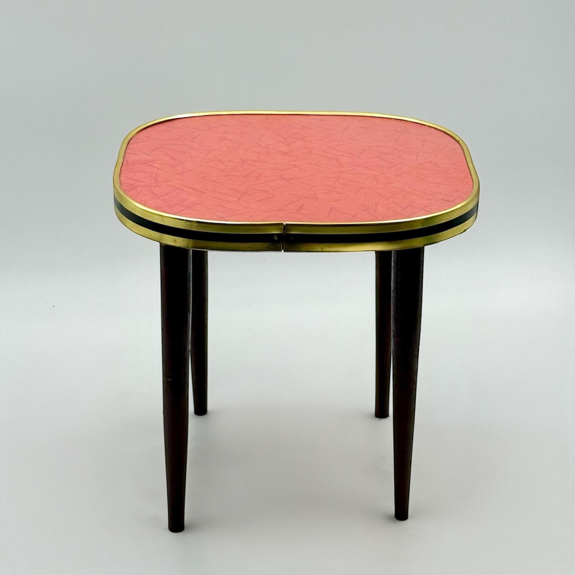 Piantane della Germania Occidentale del 1950 in formica e ottone in vendita 6