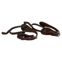 Speroni da cowboy Champion del 1950 in ferro forgiato e pelle in ottone