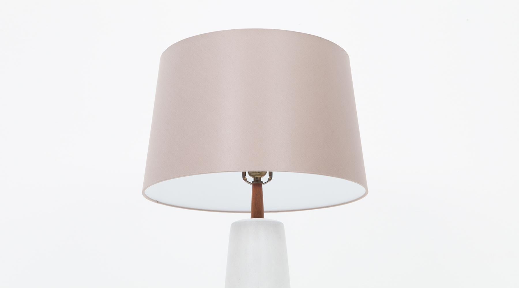 American 1950s White and Beige Table Lamp by Jane & Gordon Martz 