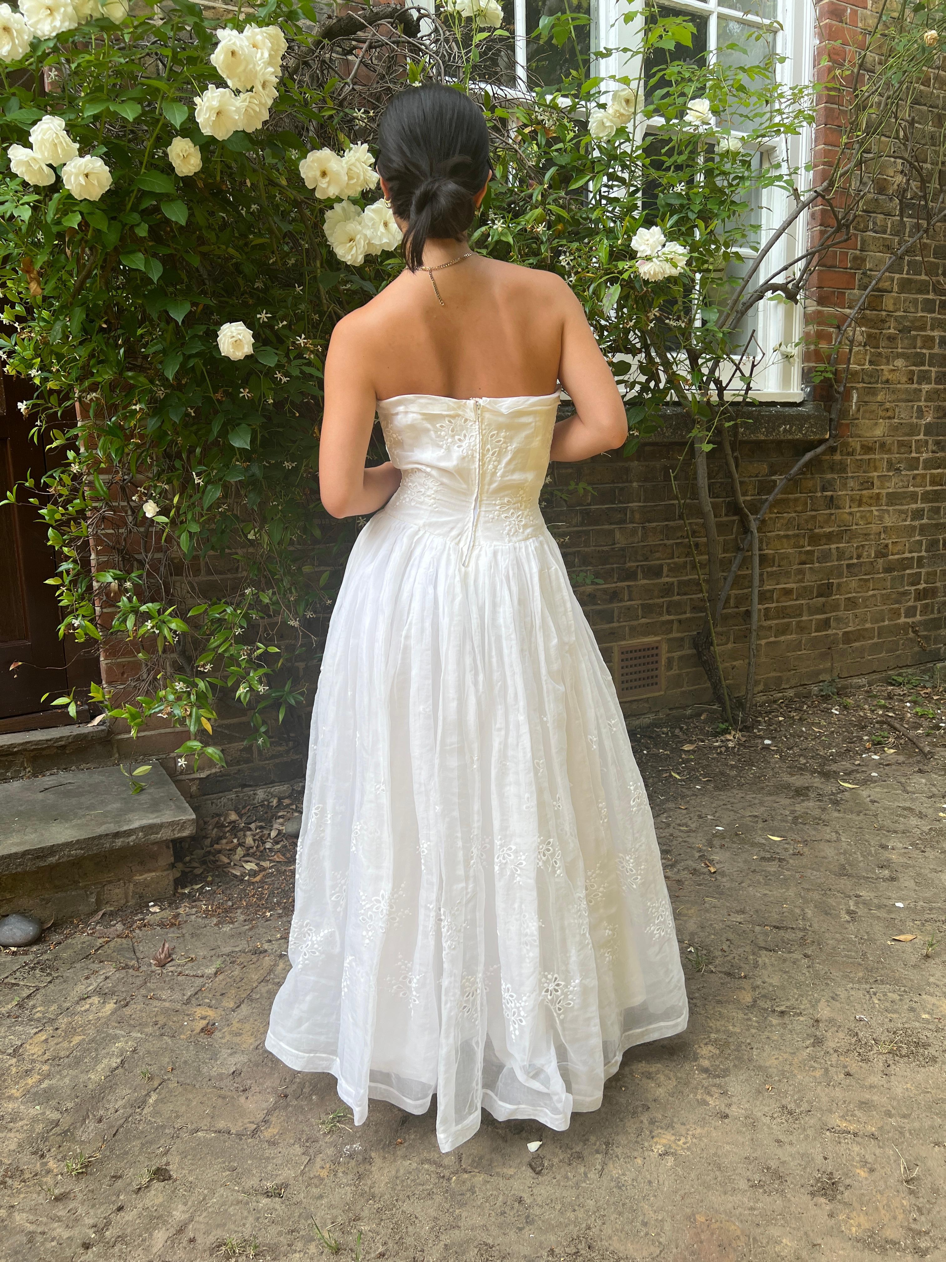 Donna Abito da sposa senza spalline in organza di cotone bianco degli anni '50