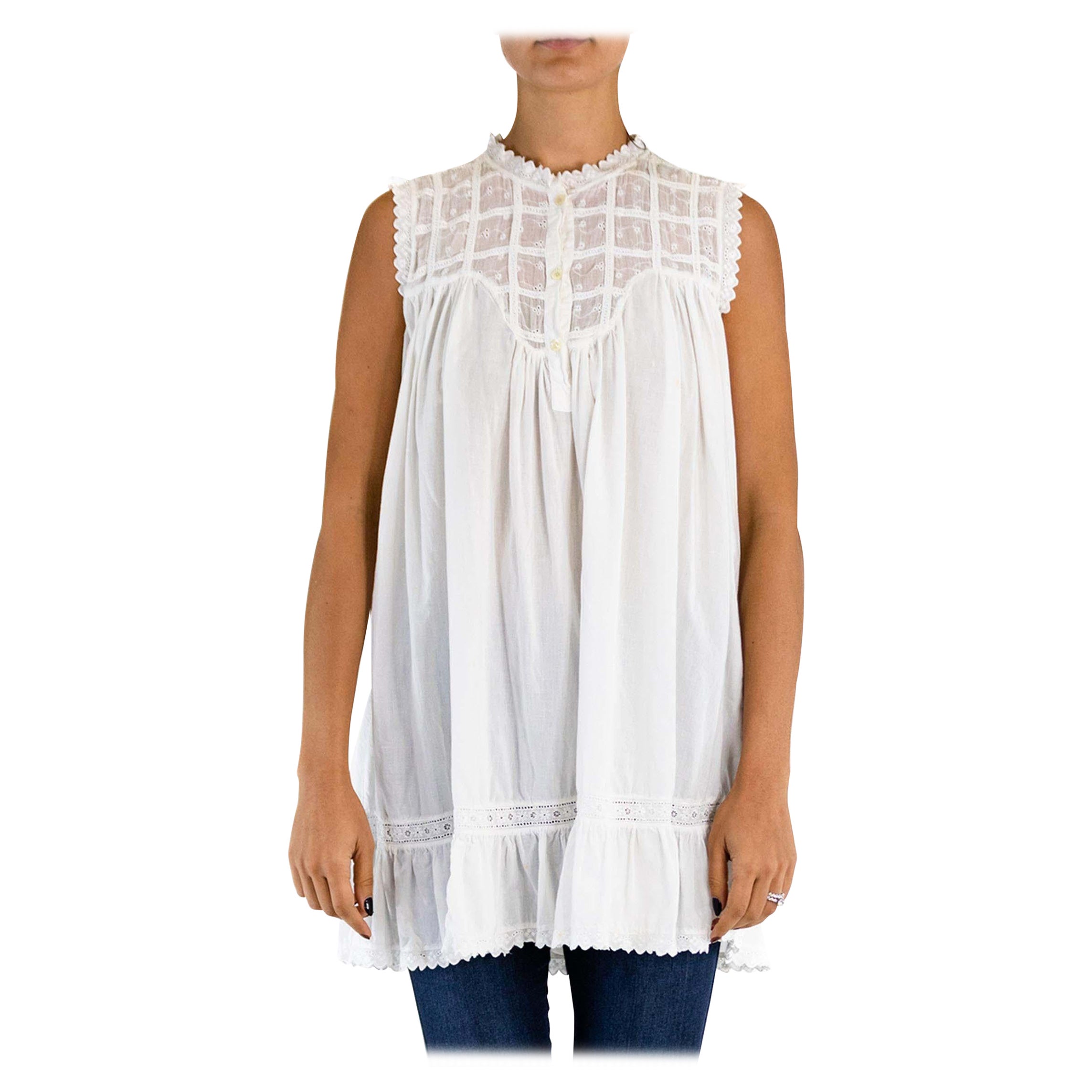 Négligé en coton blanc de style victorien pour poupée des années 1950