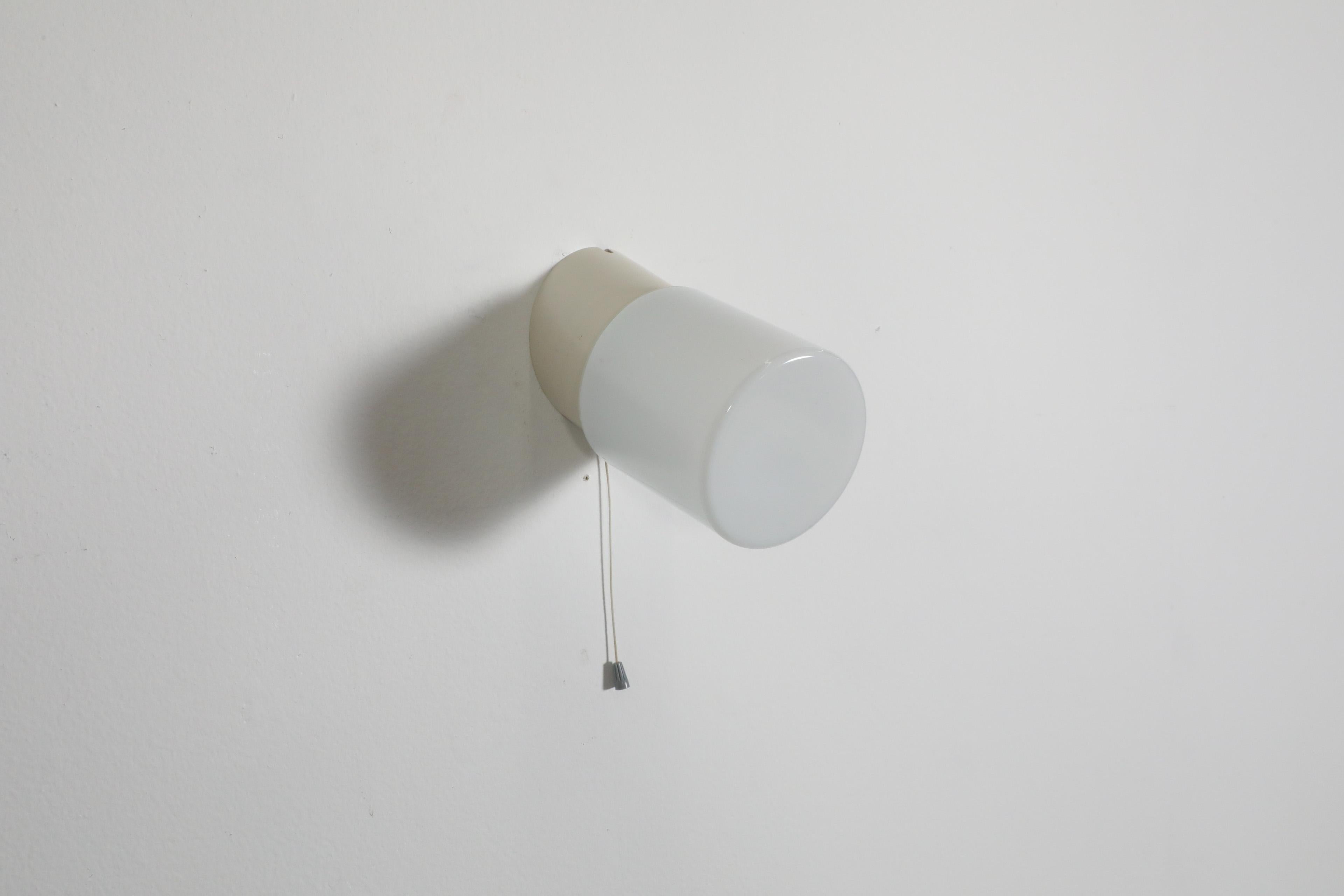 1950's White Cylindrical Wall Sconce with Cream Bakelite Base and Pull Switch For Sale 5