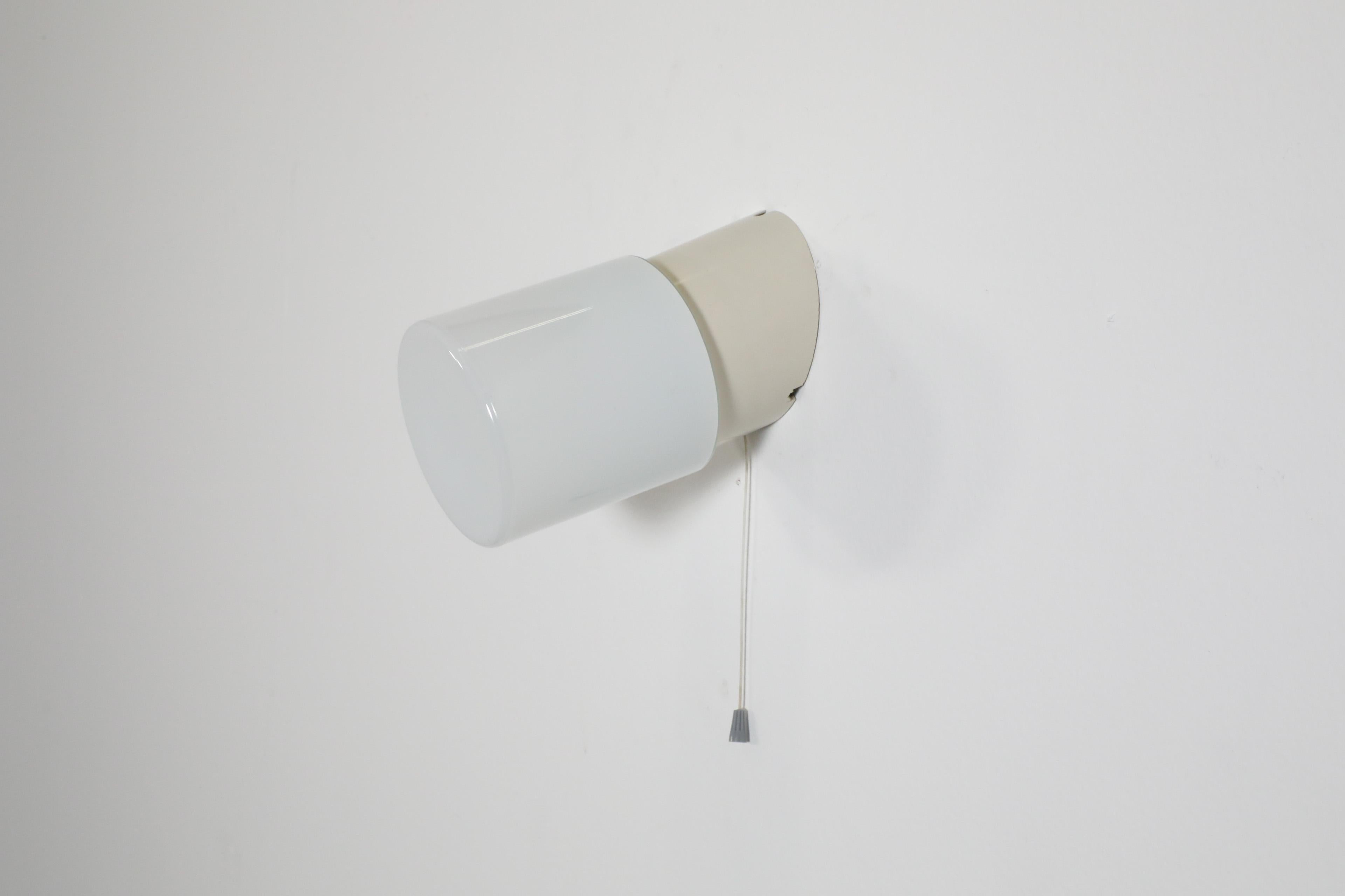 1950's White Cylindrical Wall Sconce with Cream Bakelite Base and Pull Switch For Sale 6