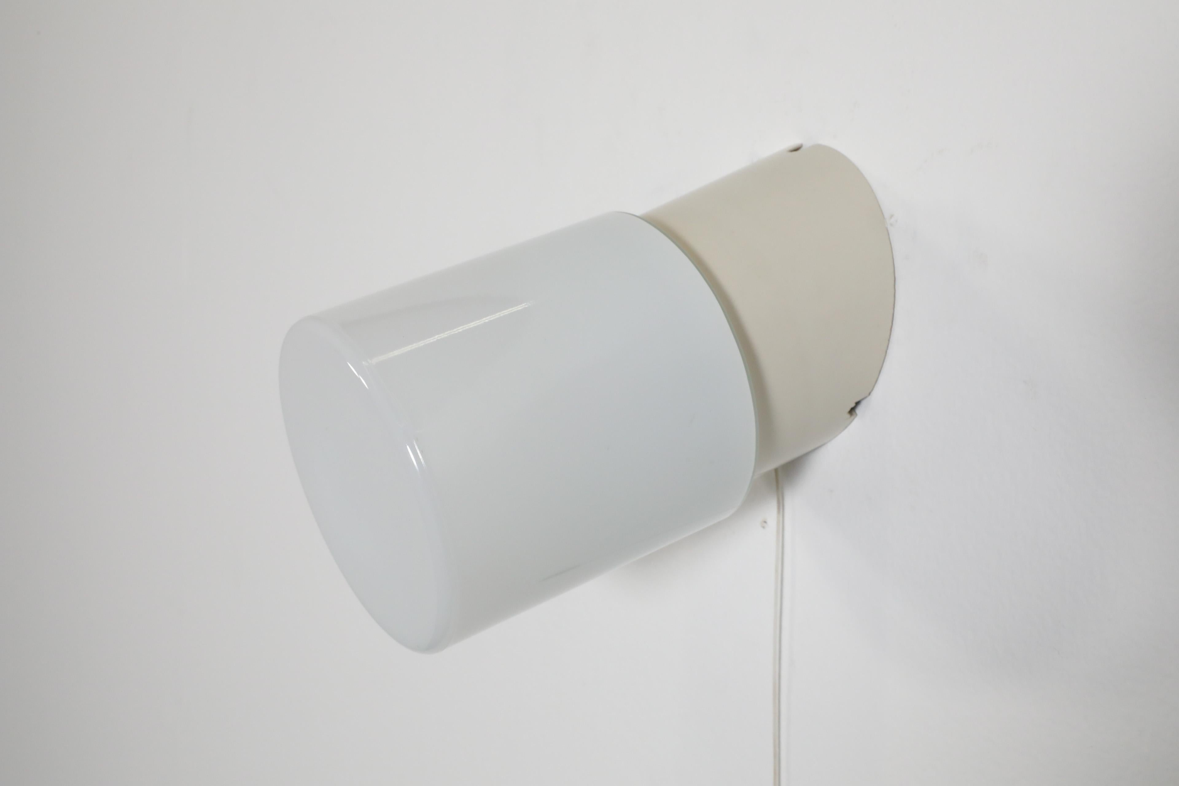 1950's White Cylindrical Wall Sconce with Cream Bakelite Base and Pull Switch For Sale 7