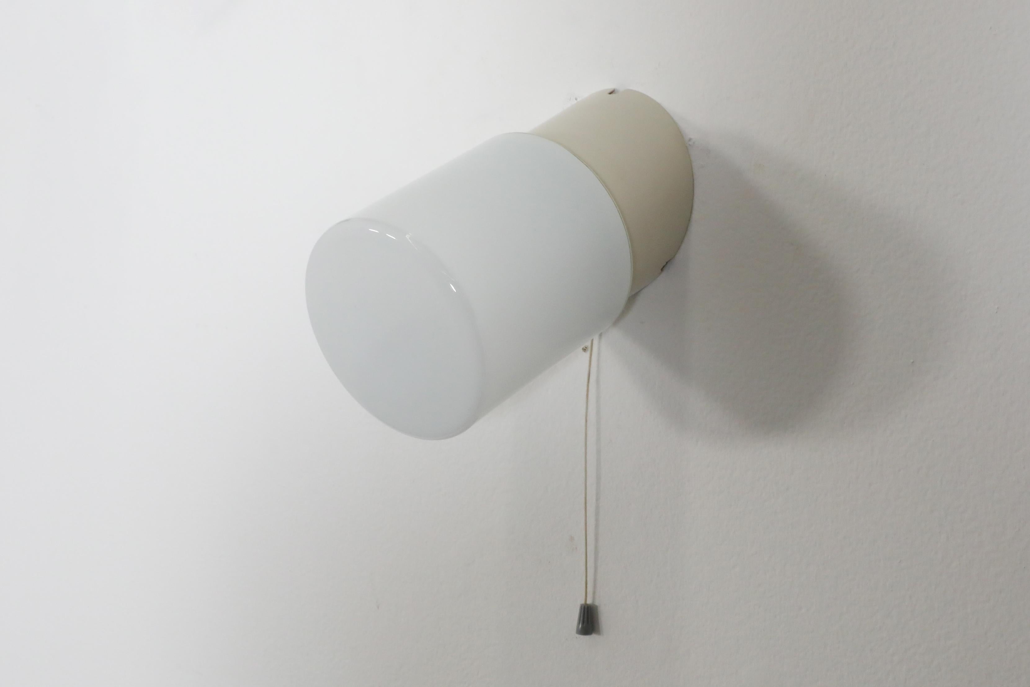 1950's White Cylindrical Wall Sconce with Cream Bakelite Base and Pull Switch In Good Condition For Sale In Los Angeles, CA