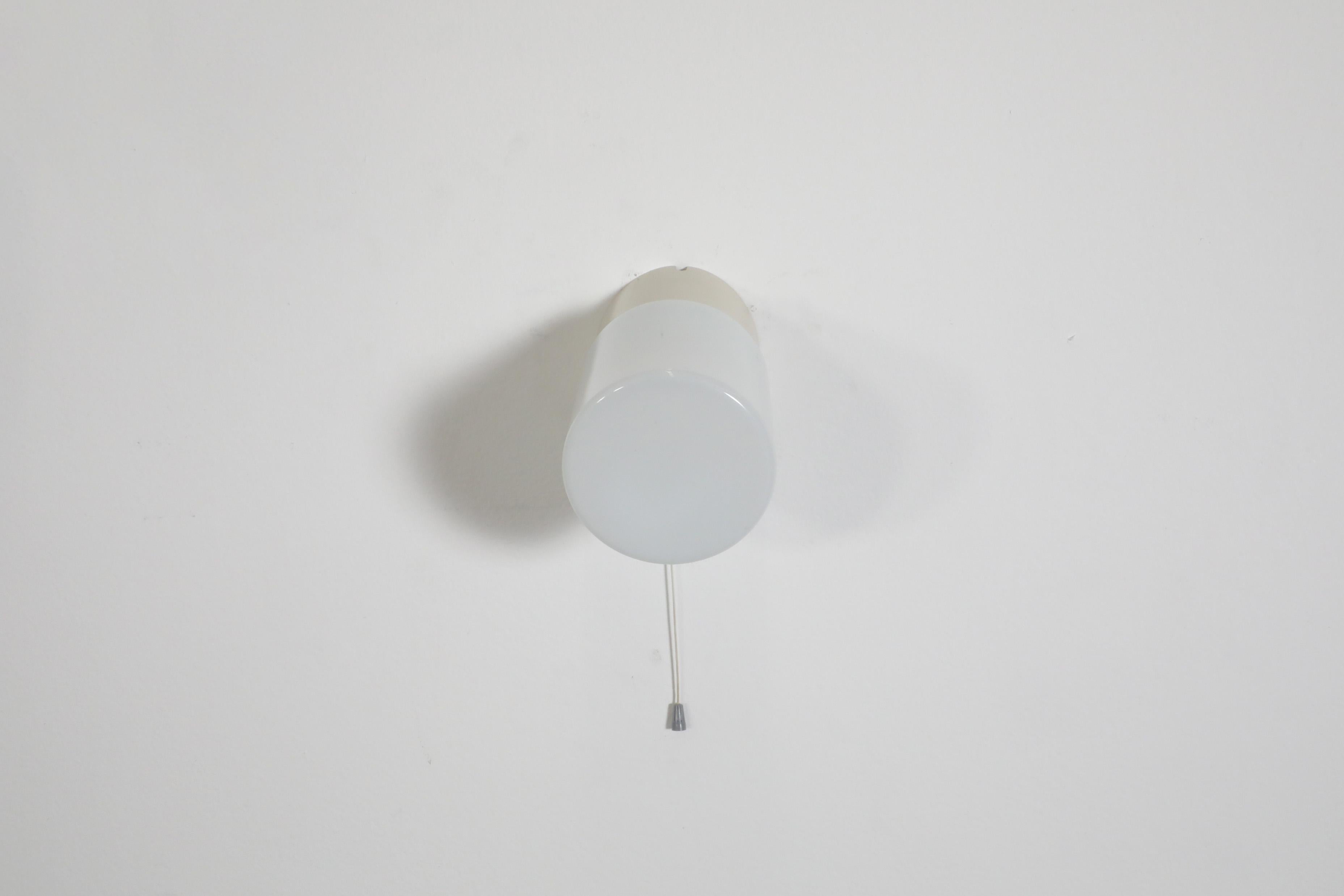 1950's White Cylindrical Wall Sconce with Cream Bakelite Base and Pull Switch For Sale 1